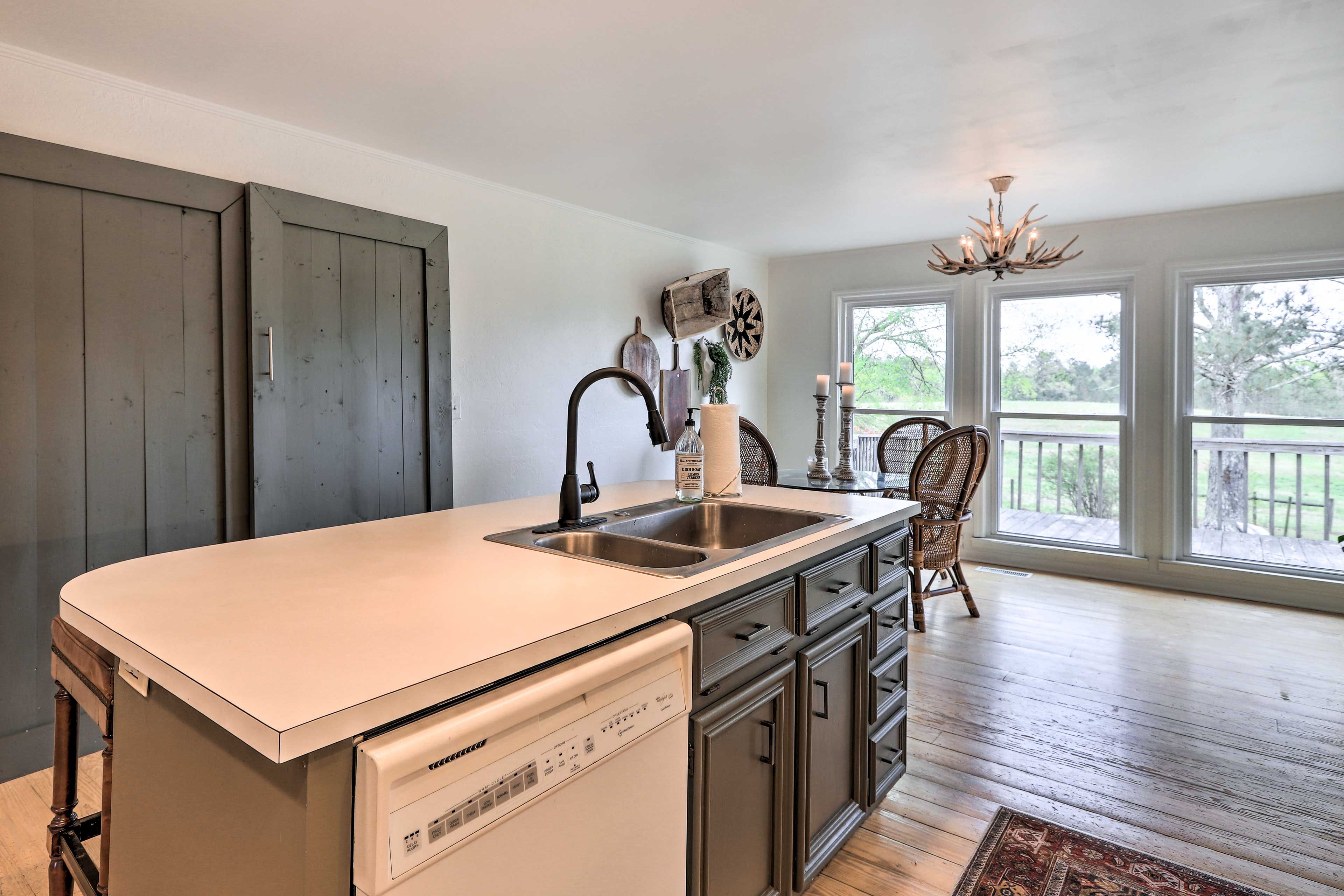 Kitchen | Trash Bags + Paper Towels