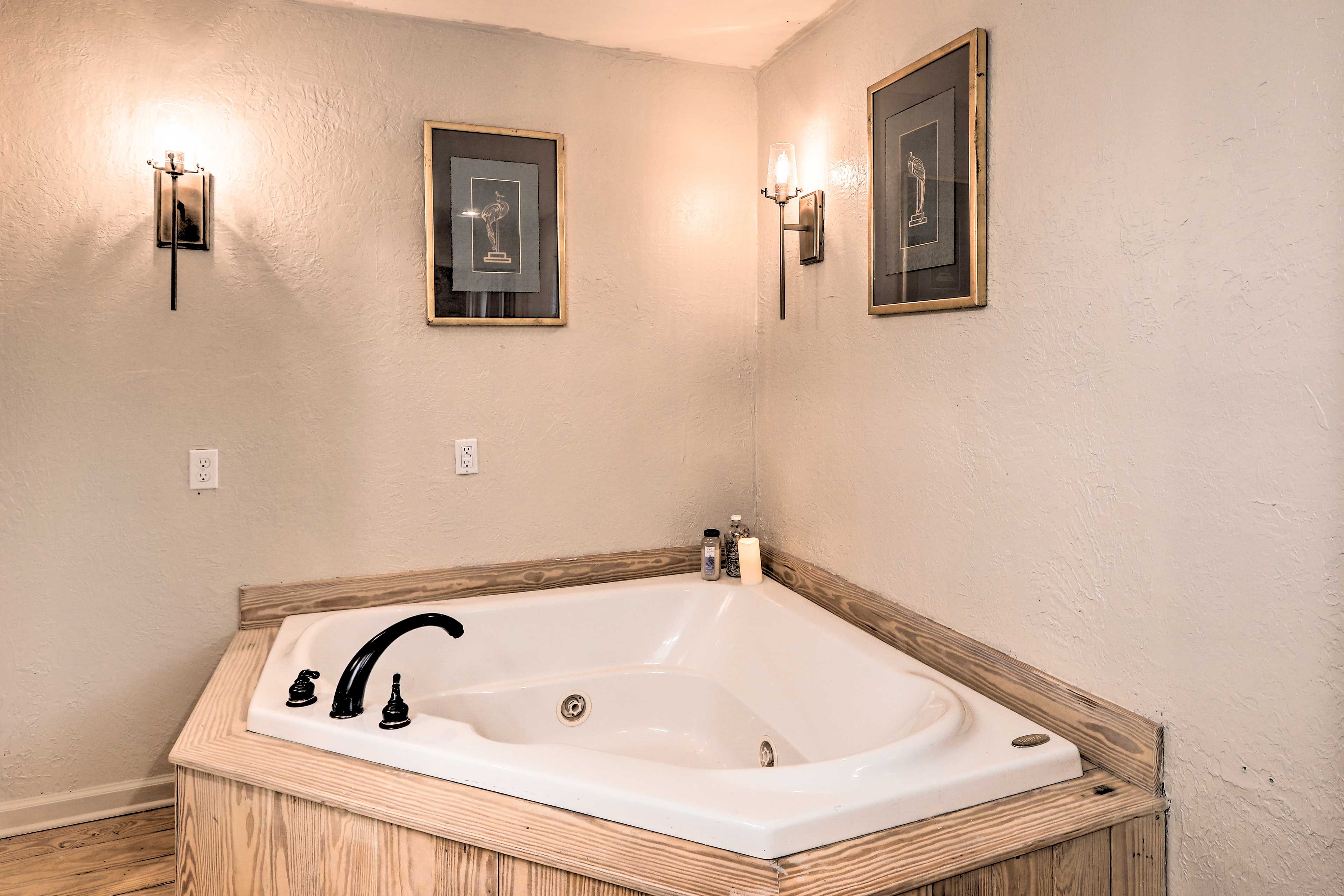 Full Bathroom | Jetted Tub