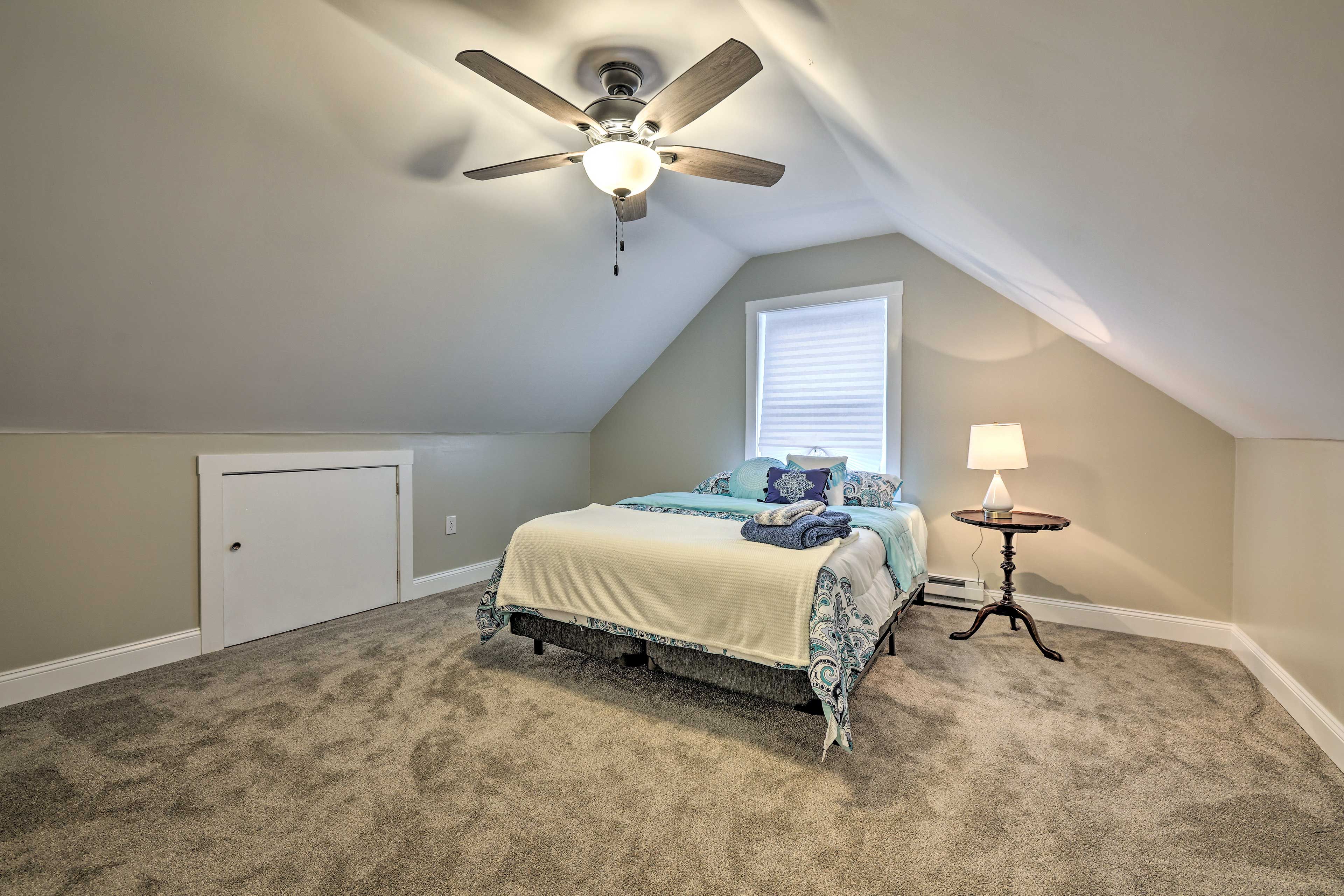 Bedroom 2 | 2nd Floor | Queen Bed