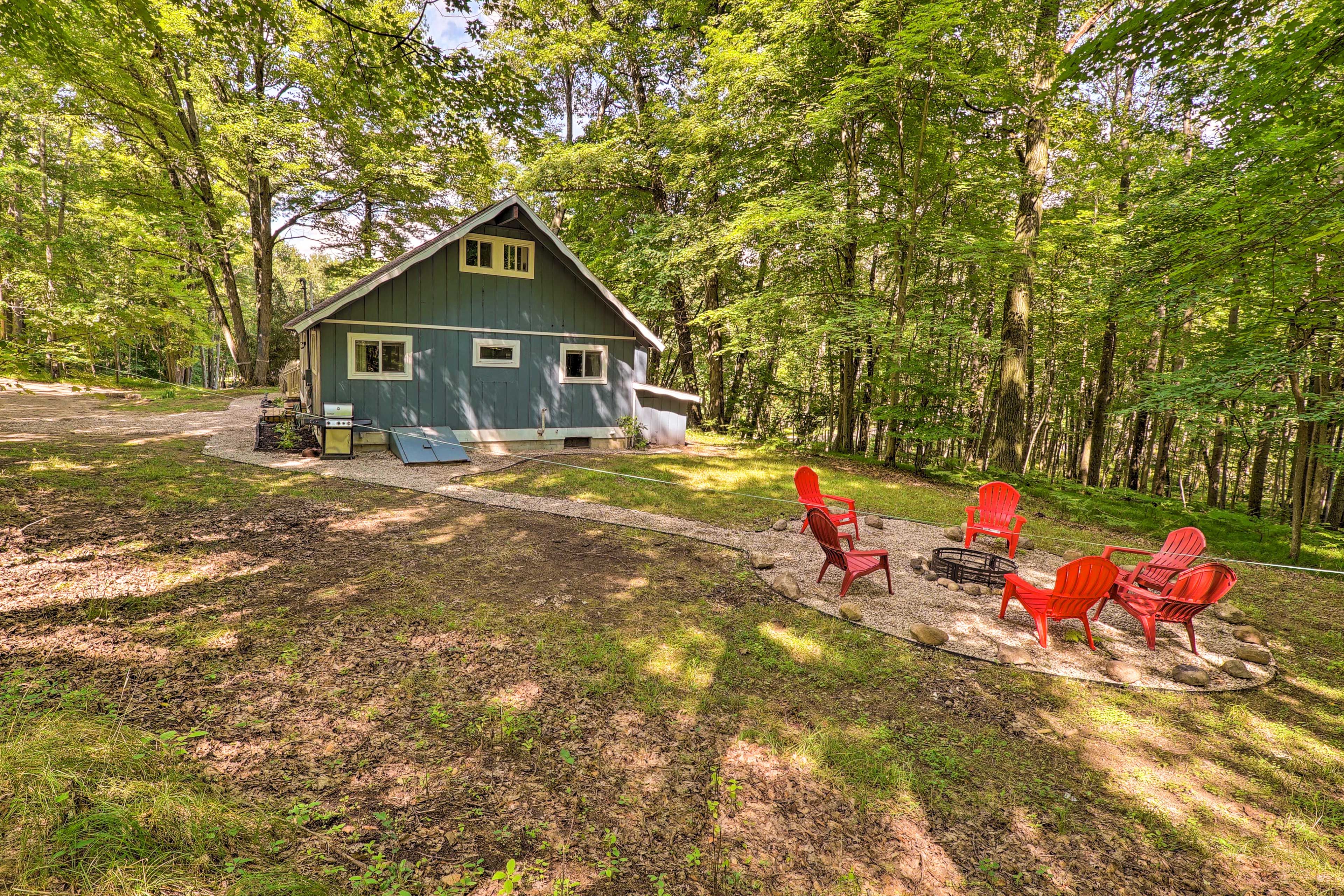 Backyard | Fire Pit | Gas Grill | Hammock