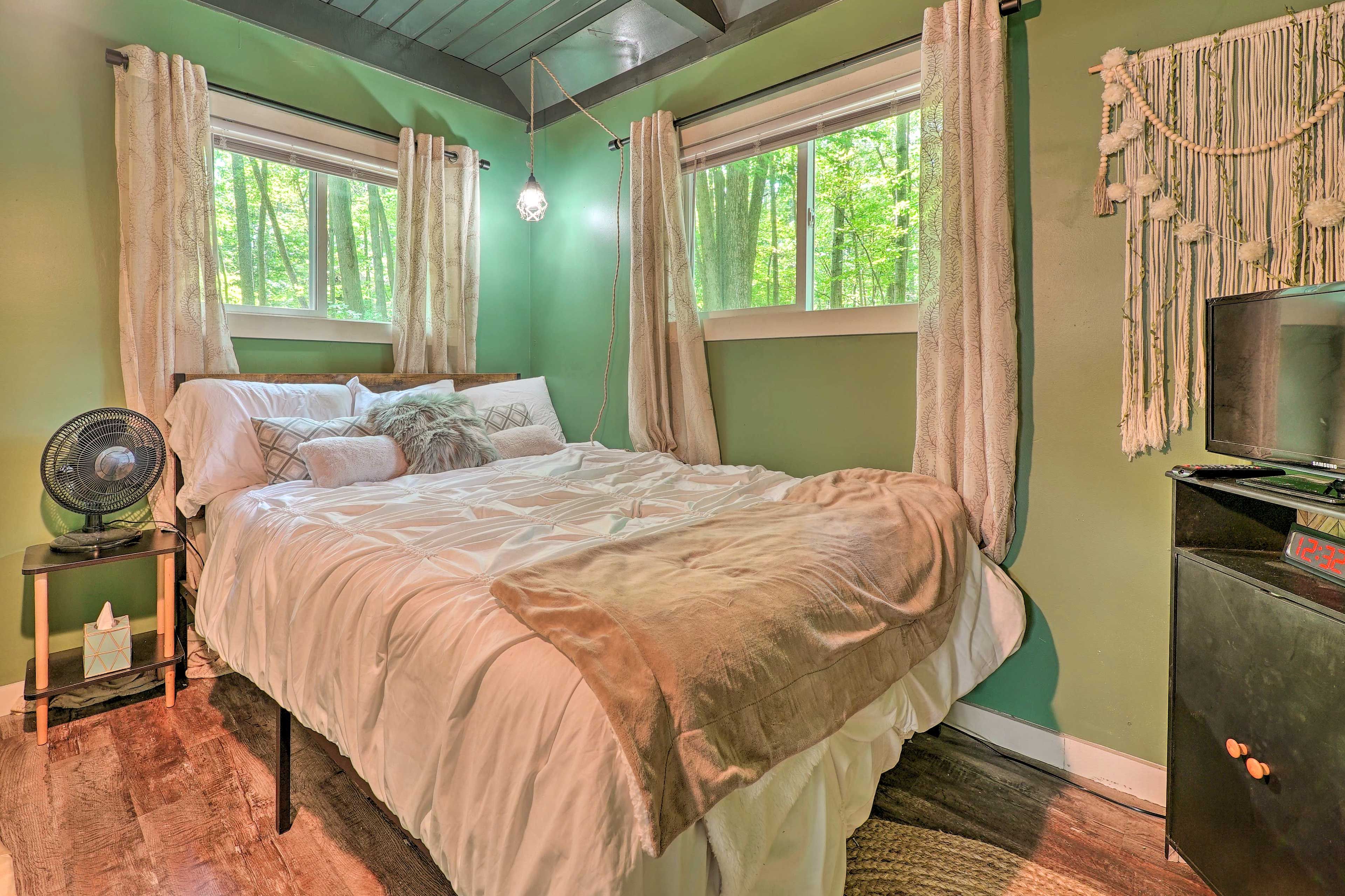 Bedroom 2 | Queen Bed | Additional Sleeping | Queen Air Mattress | Pack 'n Play