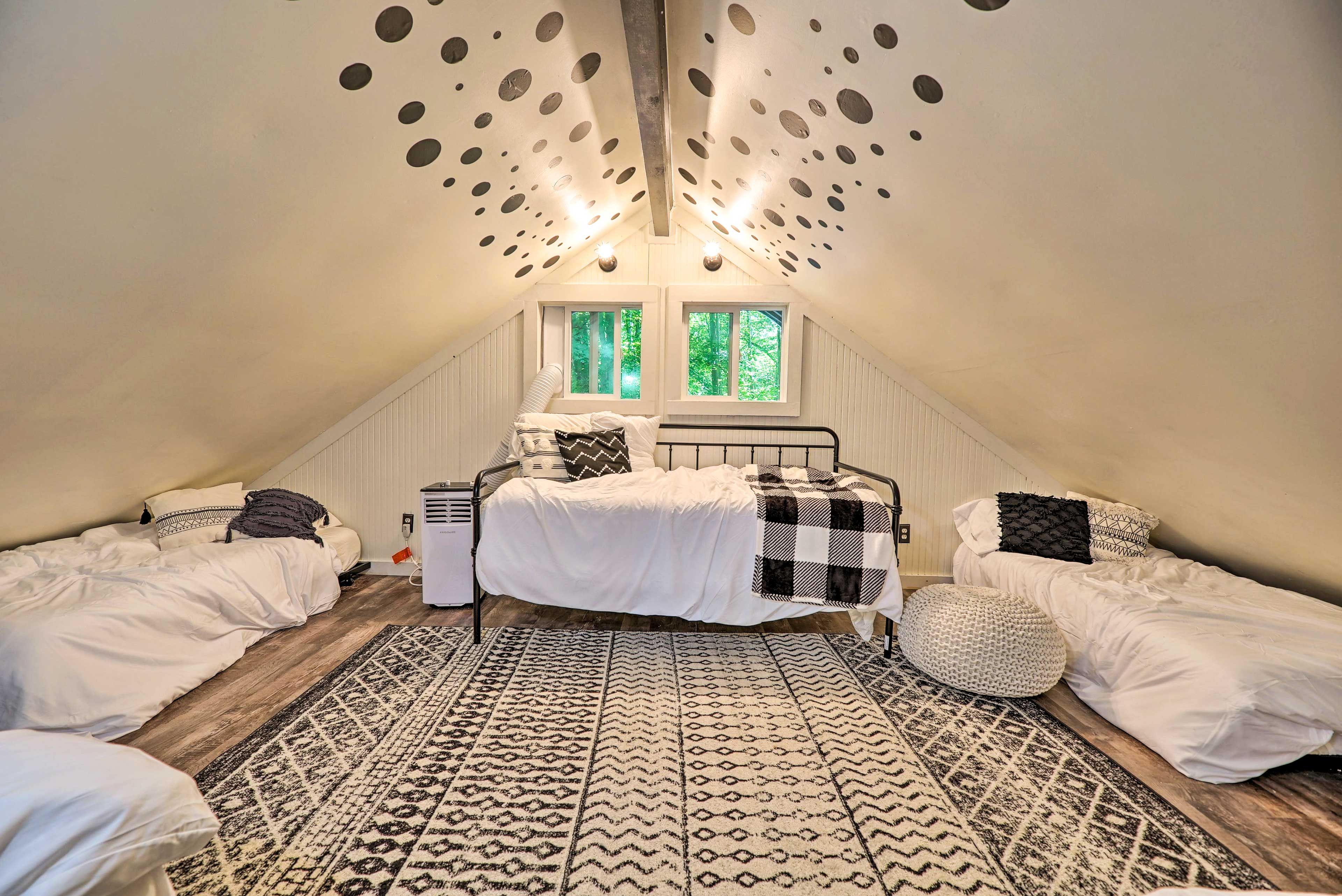 Bedroom 3 | 5 Twin Beds