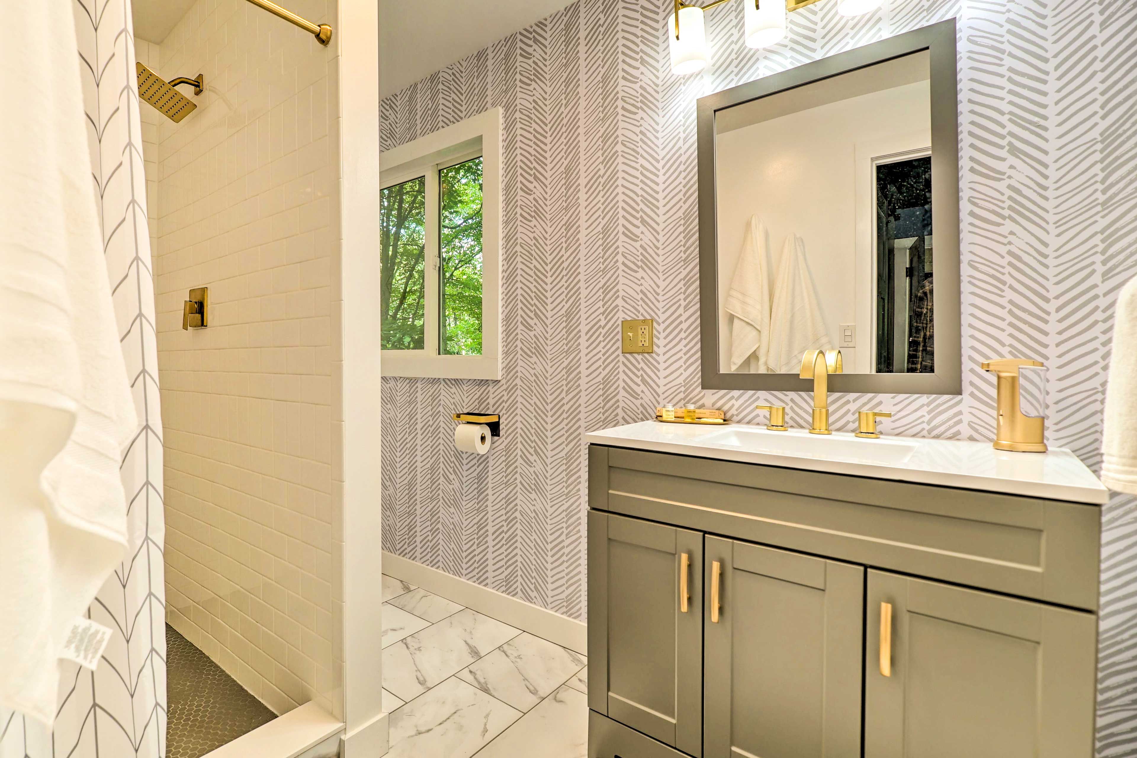 Full En-Suite Bathroom | Complimentary Toiletries