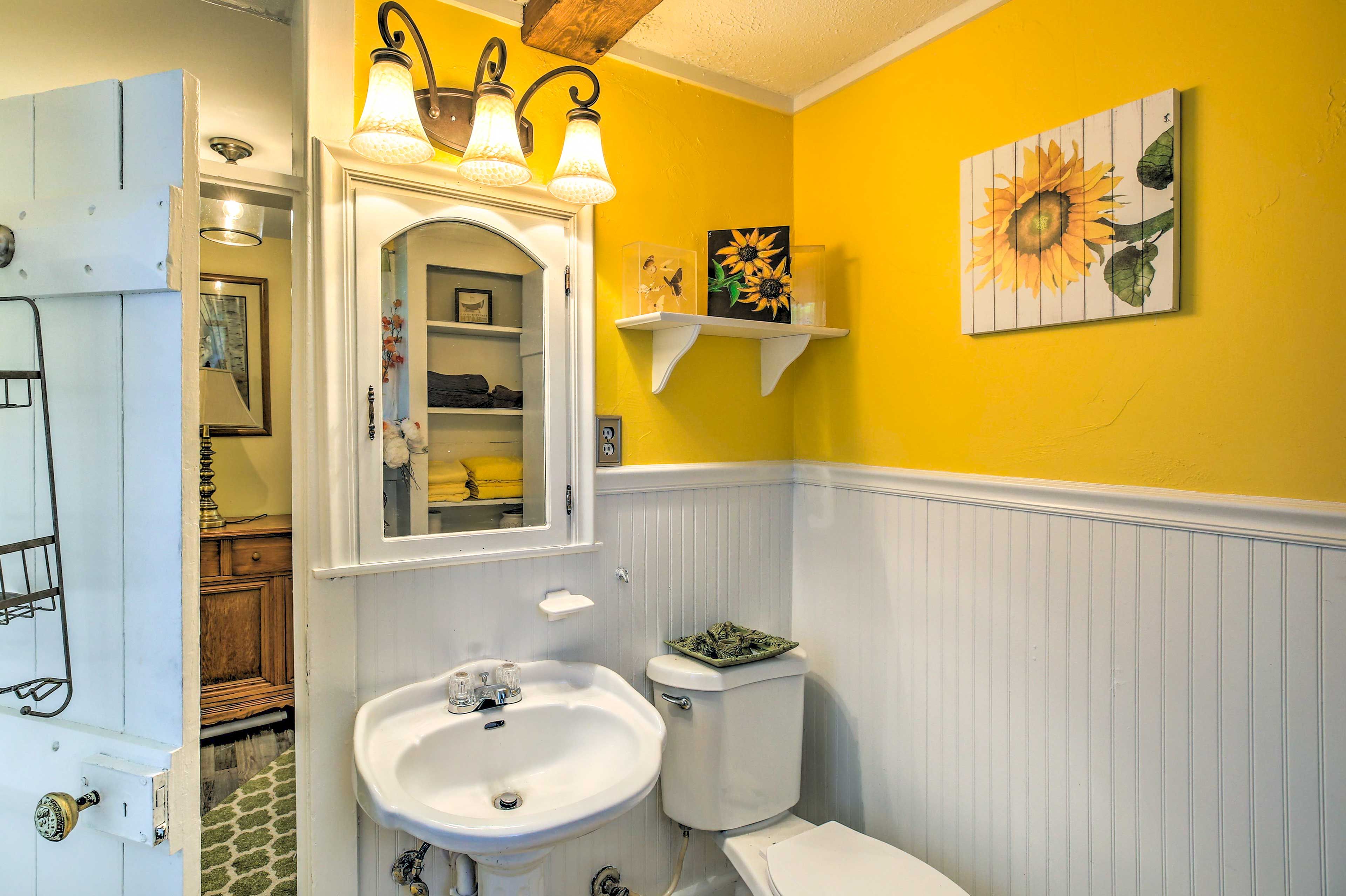 Full Bathroom | 2nd Floor