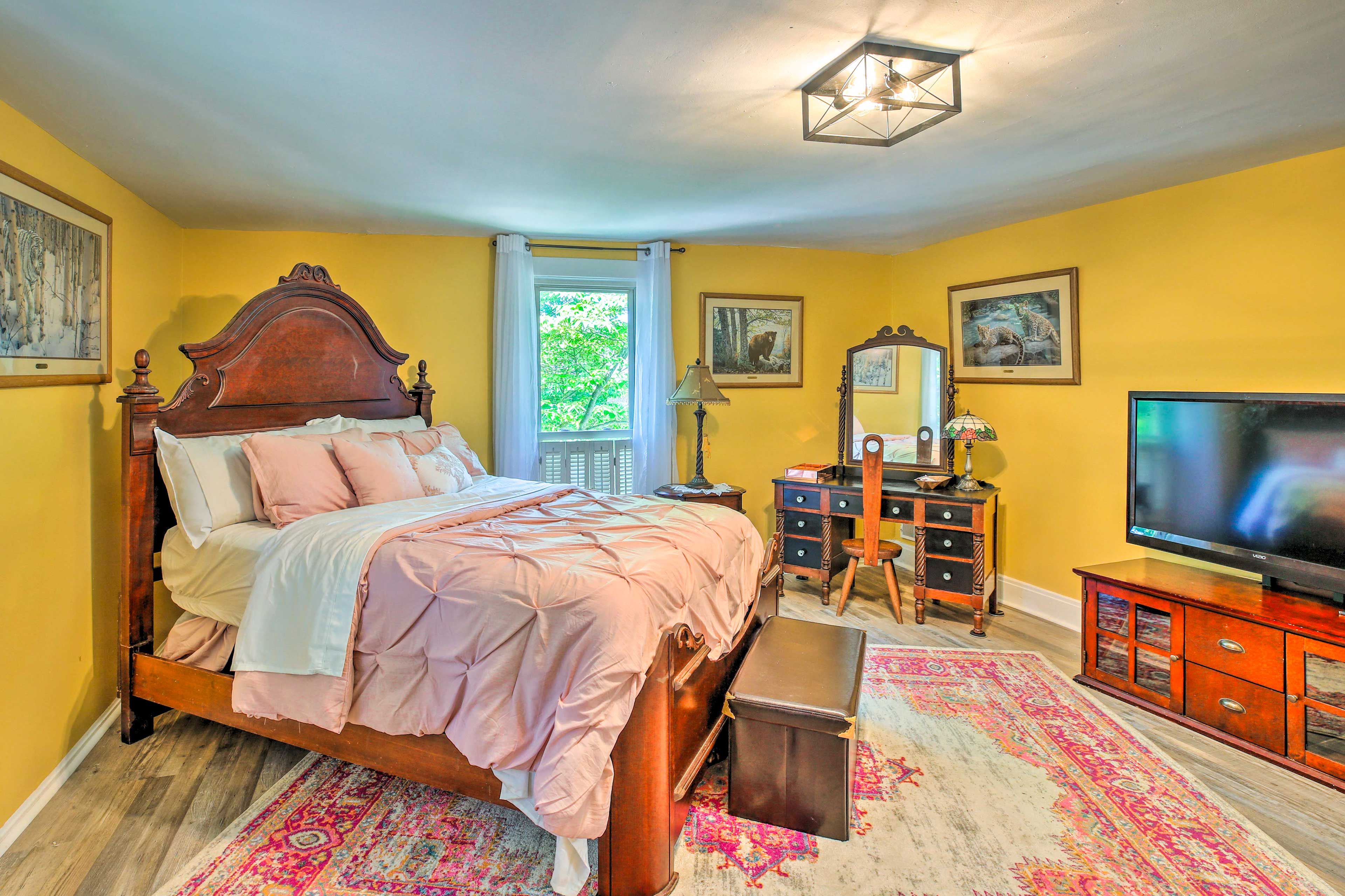 Bedroom 1 | Full Bed | 2nd Floor | Linens Provided