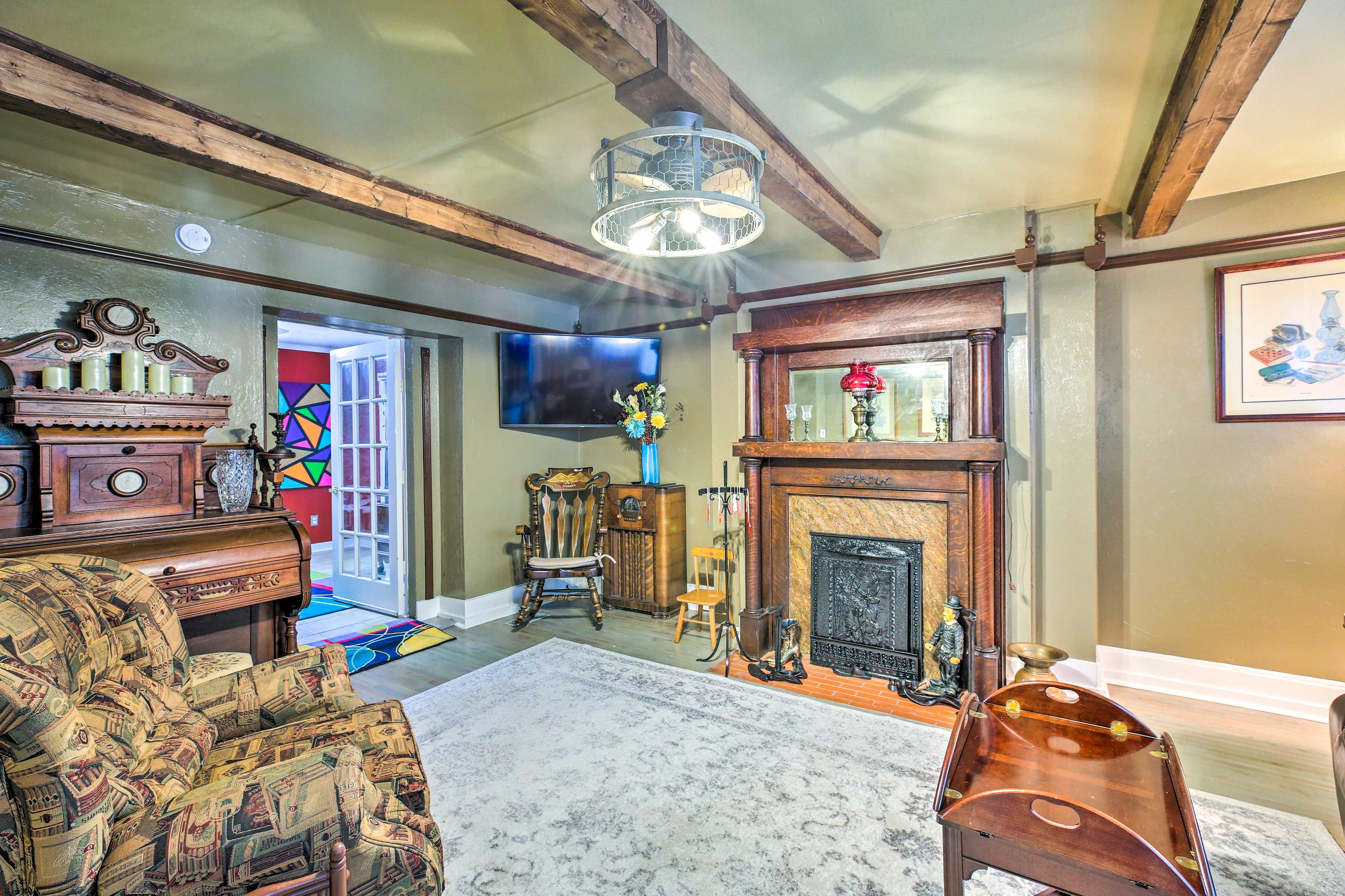 Living Room | Free wiFi | Smart TV | Fireplace (Decorative Only)