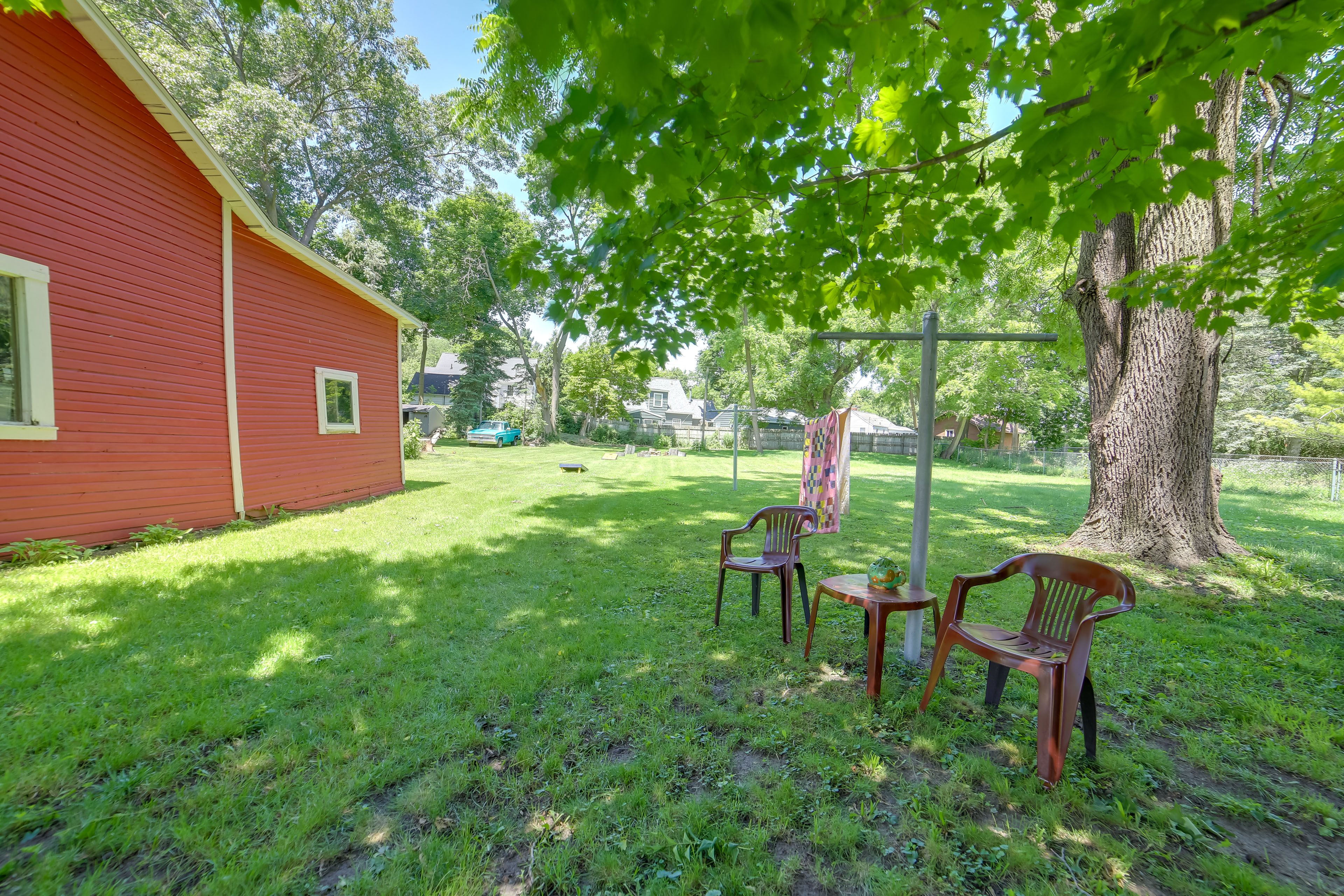 Yard | Wood-Burning Fire Pit | Cornhole