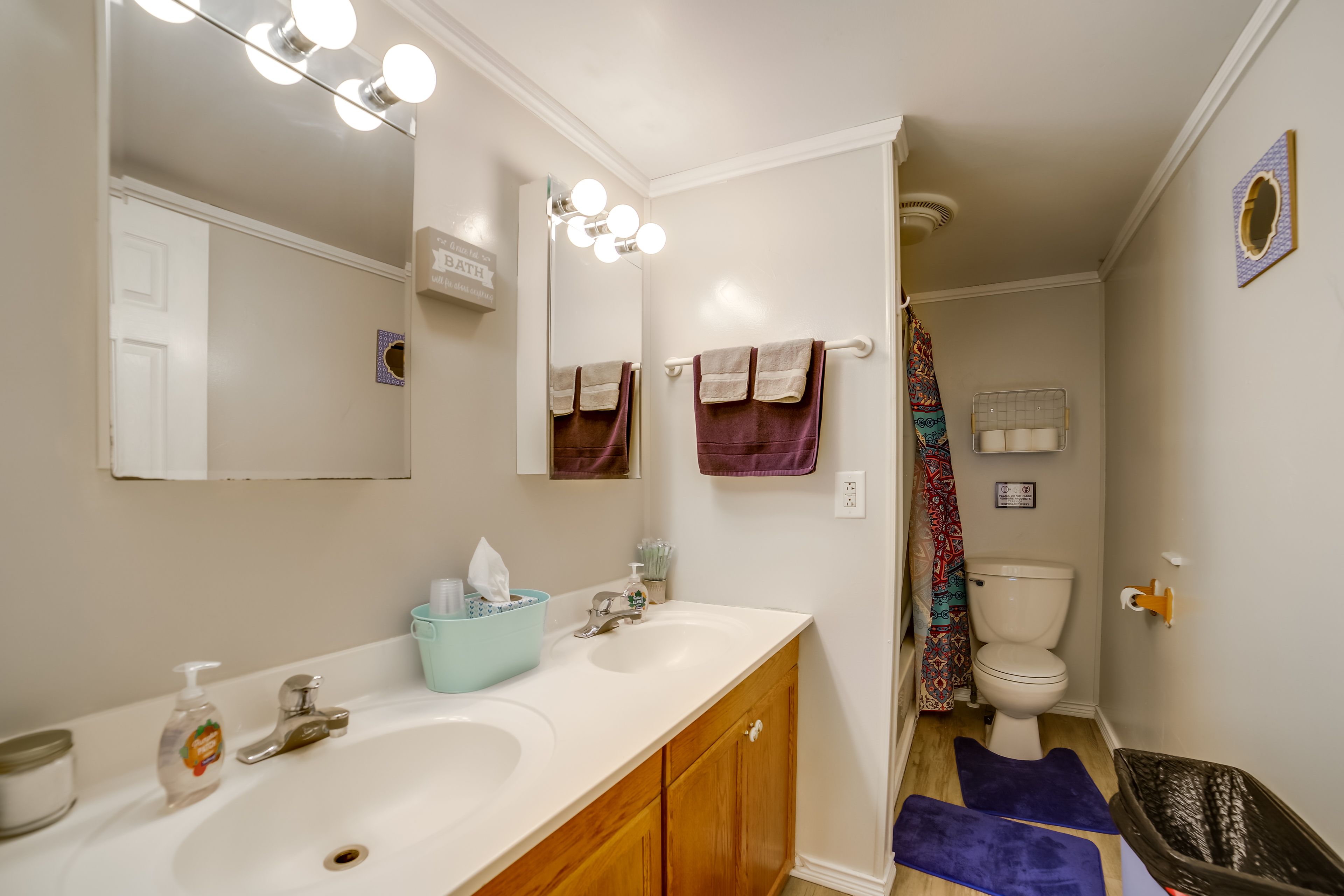 Full Bathroom | 1st Floor | Complimentary Toiletries | Shower/Tub Combo