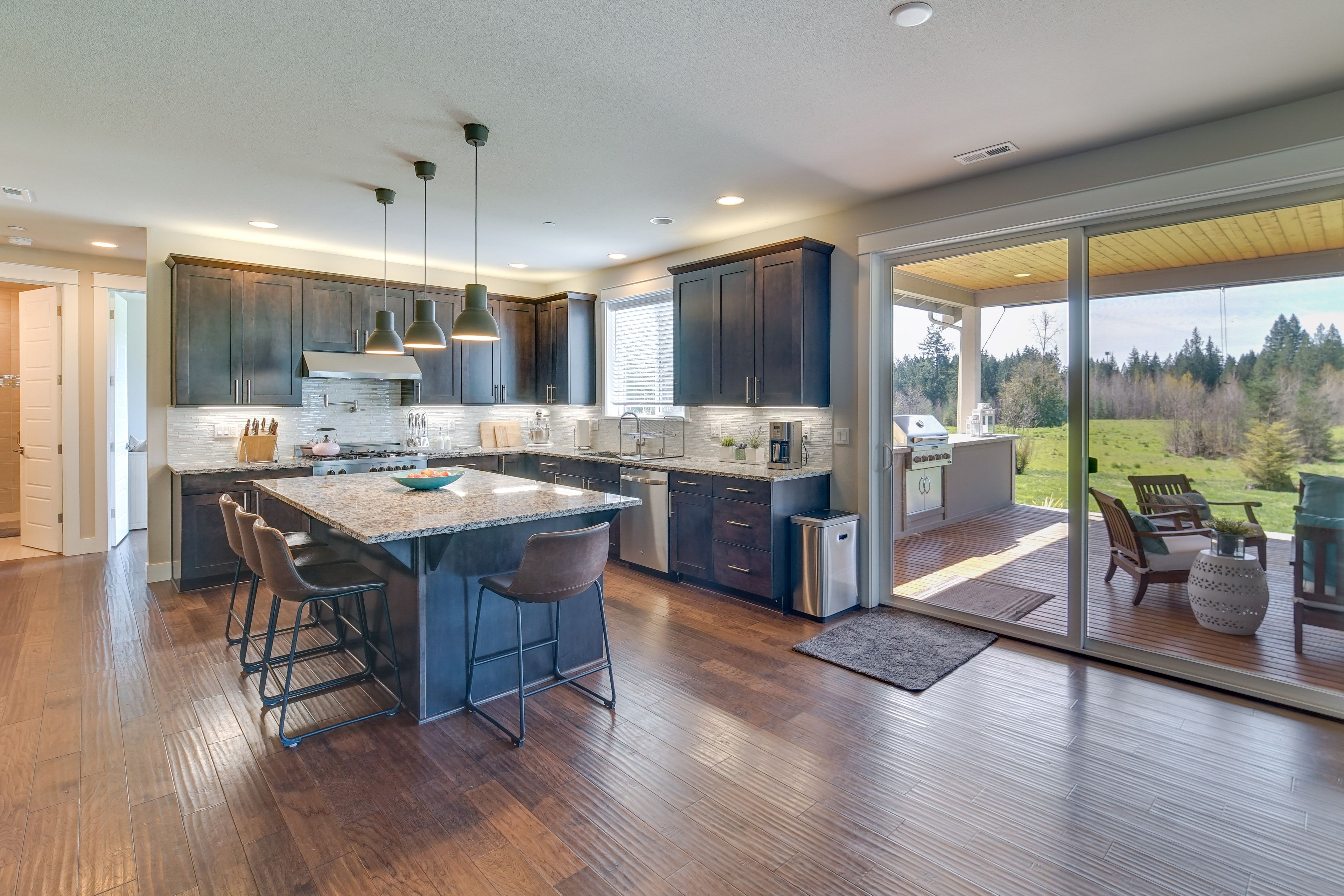 Kitchen | Fully Equipped | Blender | Coffee Maker | Toaster | Hot Water Pot