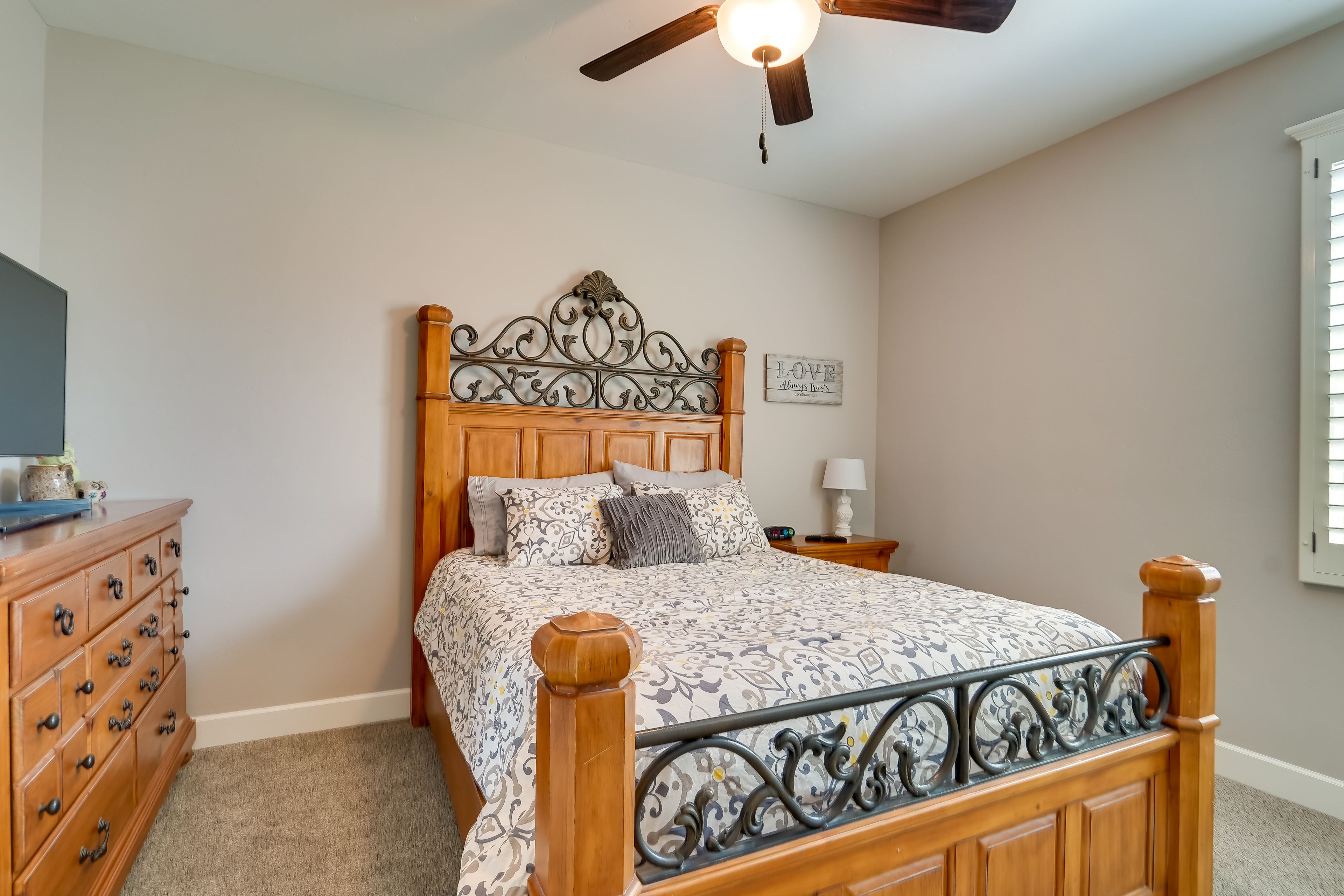 Bedroom 2 | Queen Bed