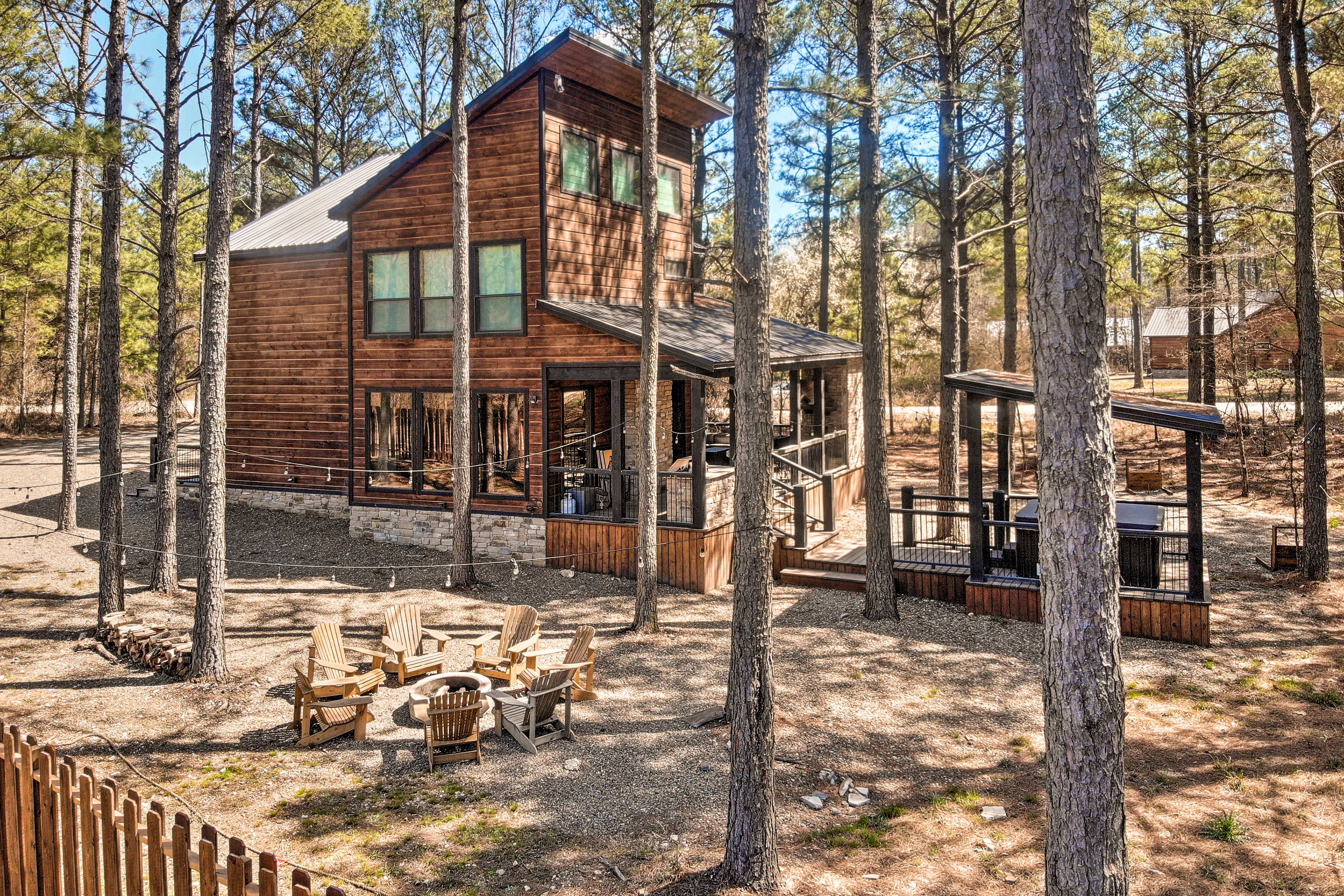 Outdoor Oasis | Fire Pit | Hot Tub | Screened-In Deck