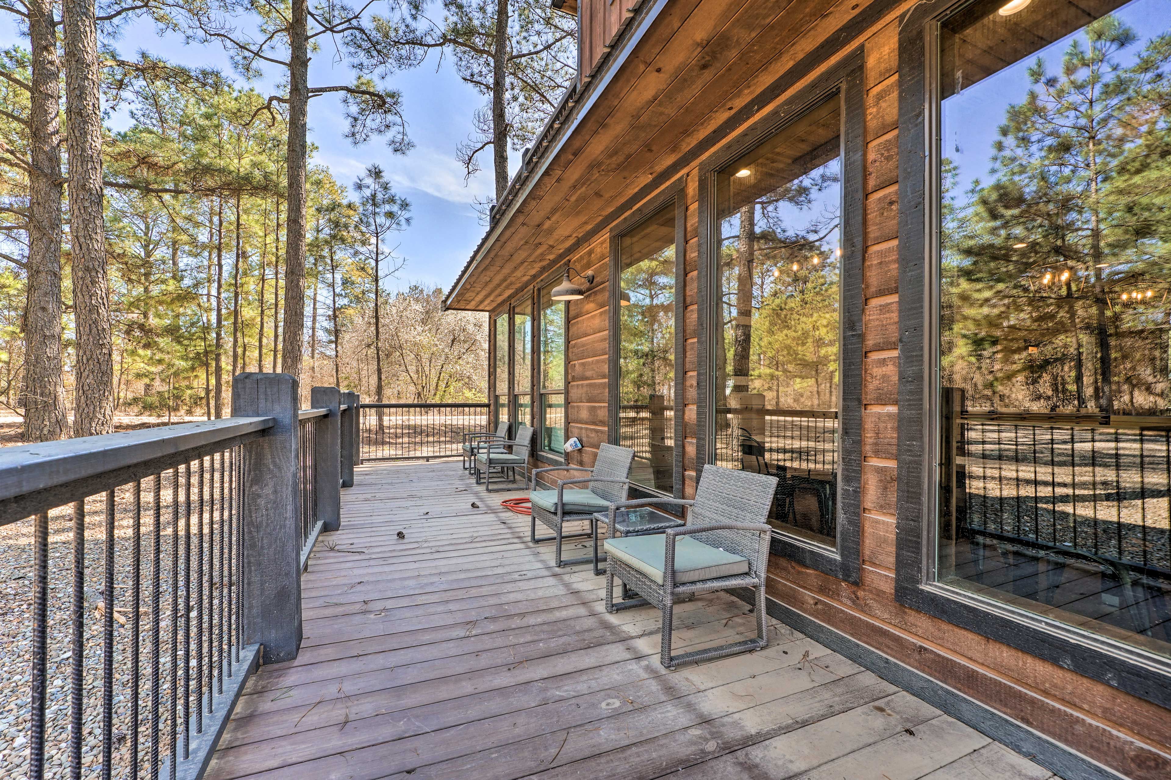 Deck w/ Seating