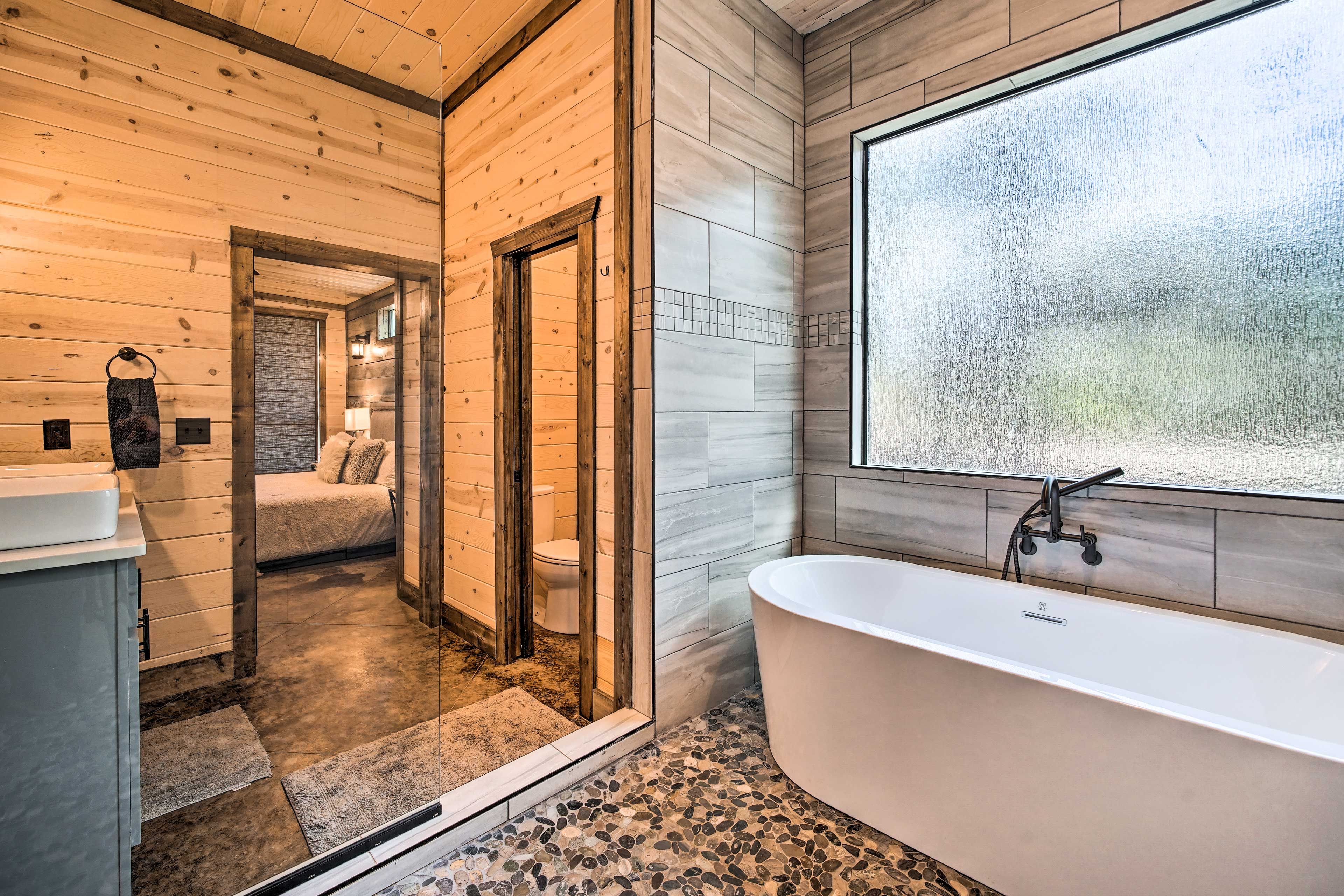 Full Bathroom | Stand-Alone Bath