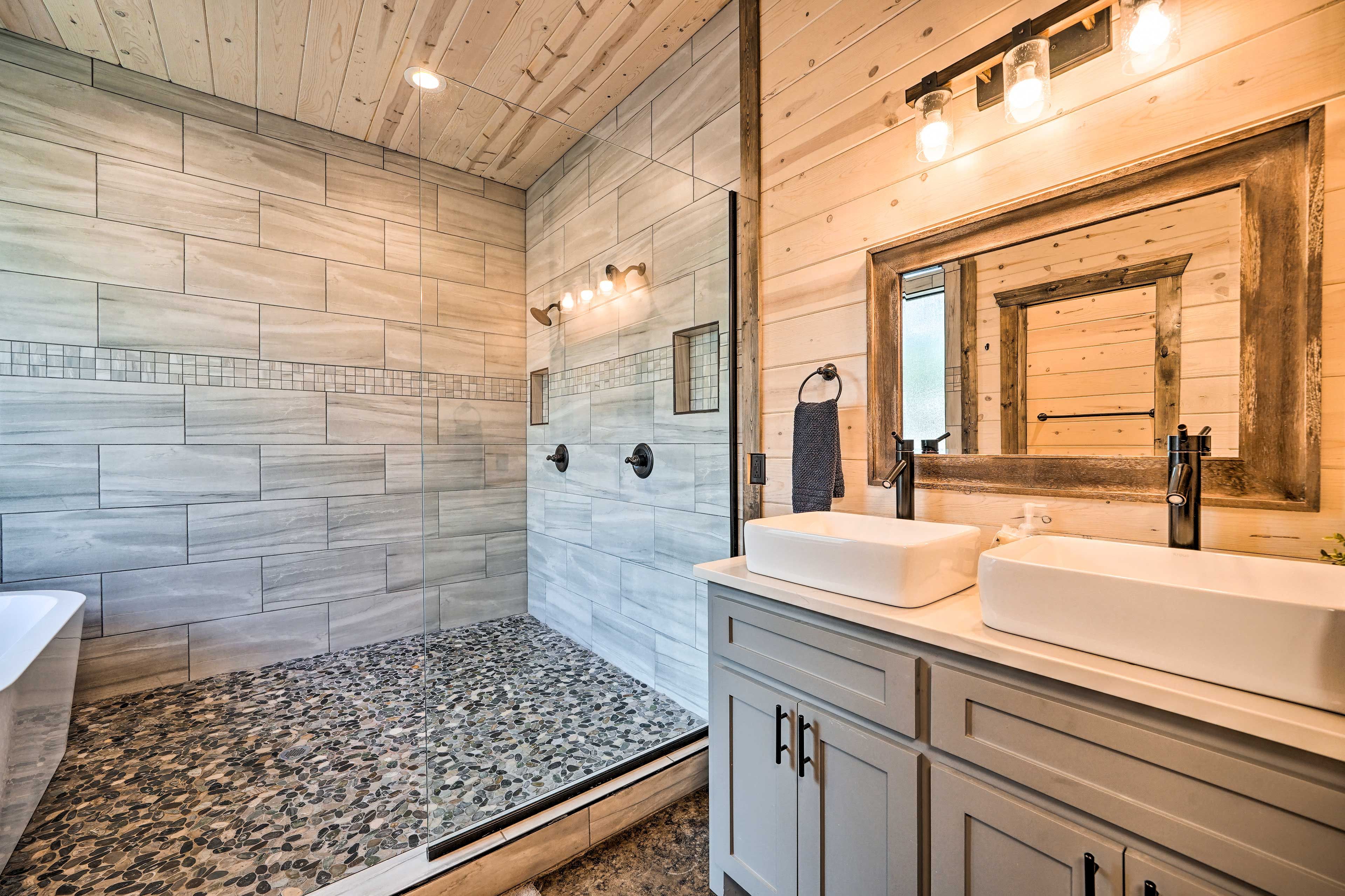 Full Bathroom | Spa Shower
