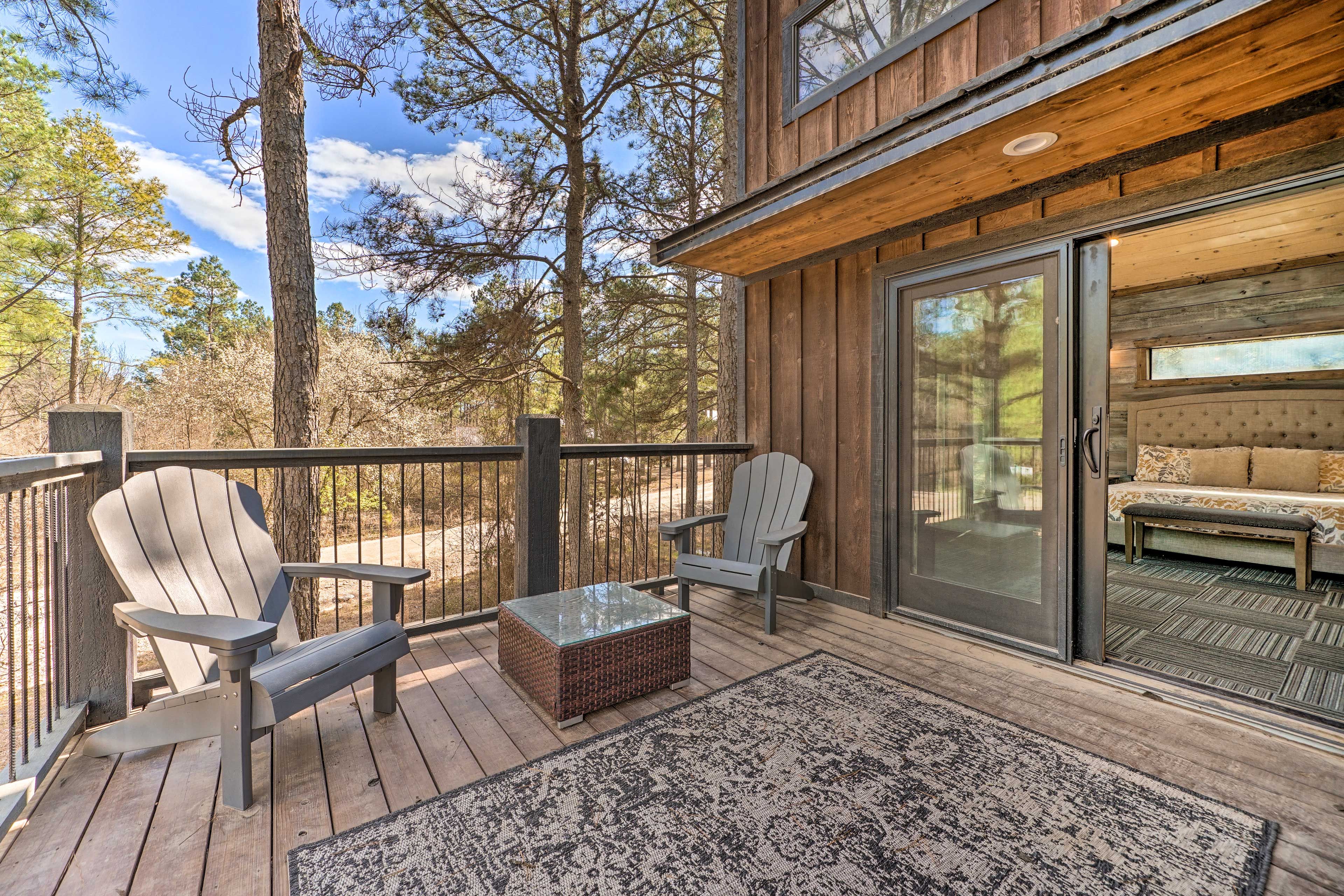 Balcony w/ Seating