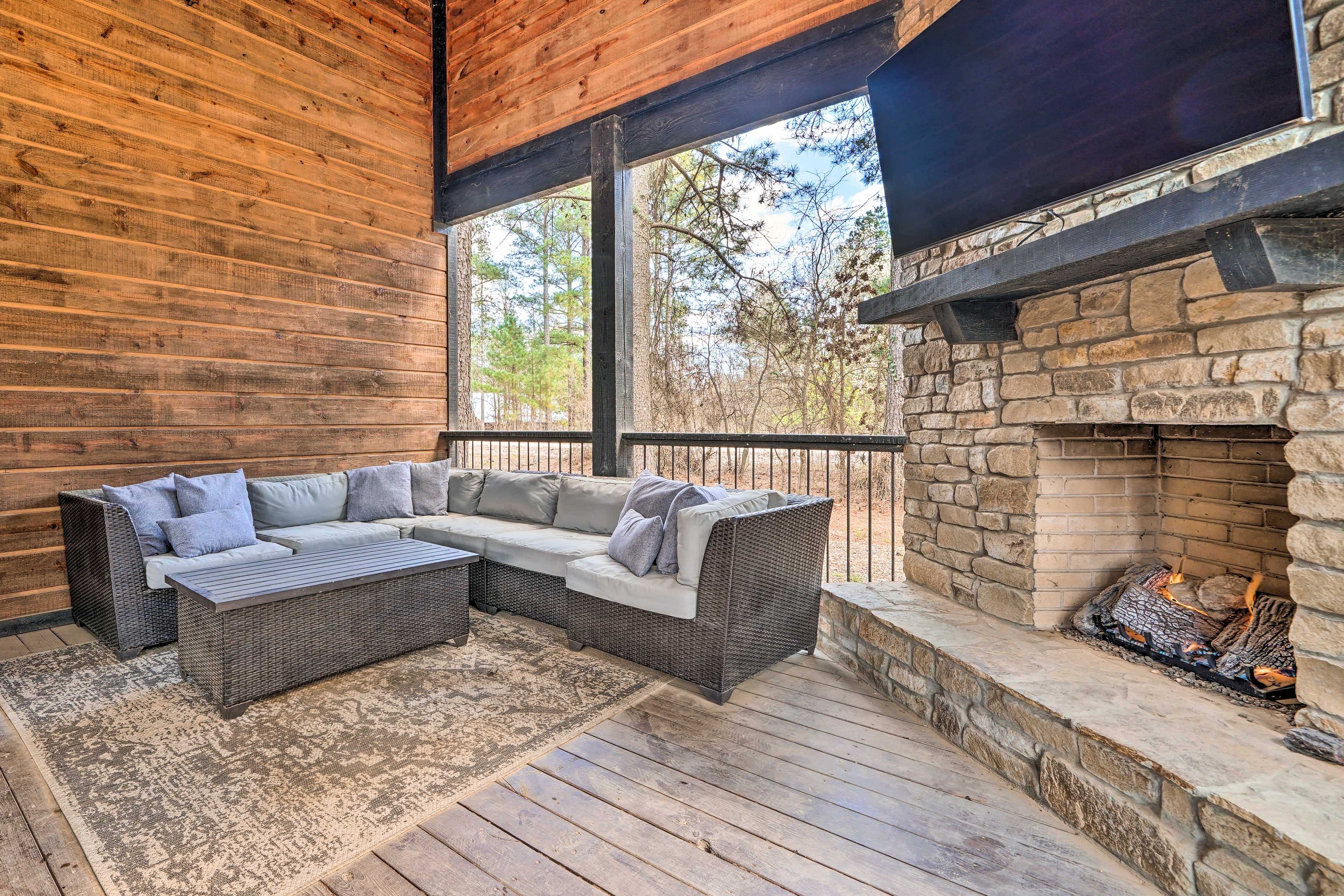 Screened-In Deck | Lounge Seating | Smart TV