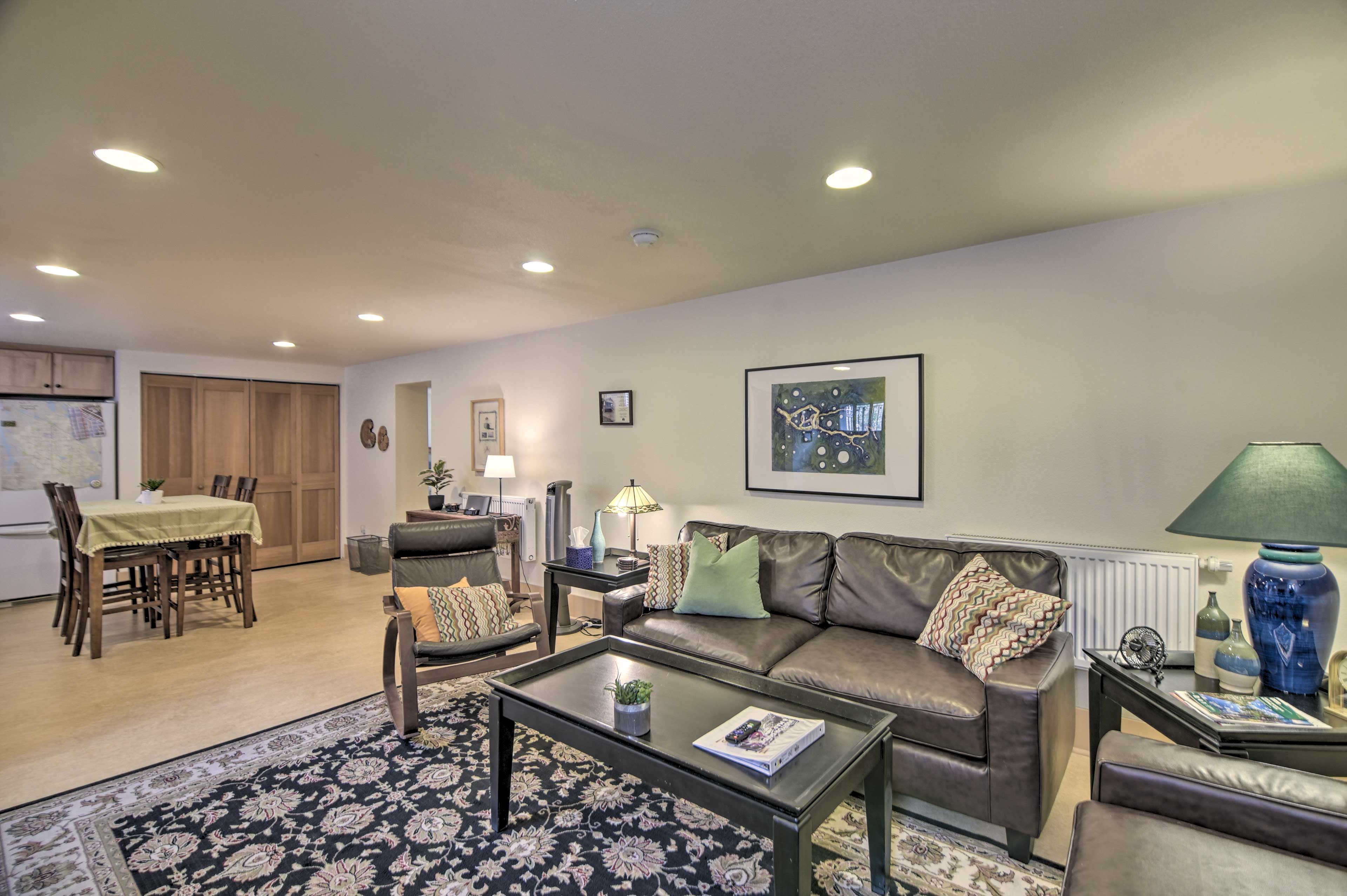 Living Room | Free WiFi | Central Heat
