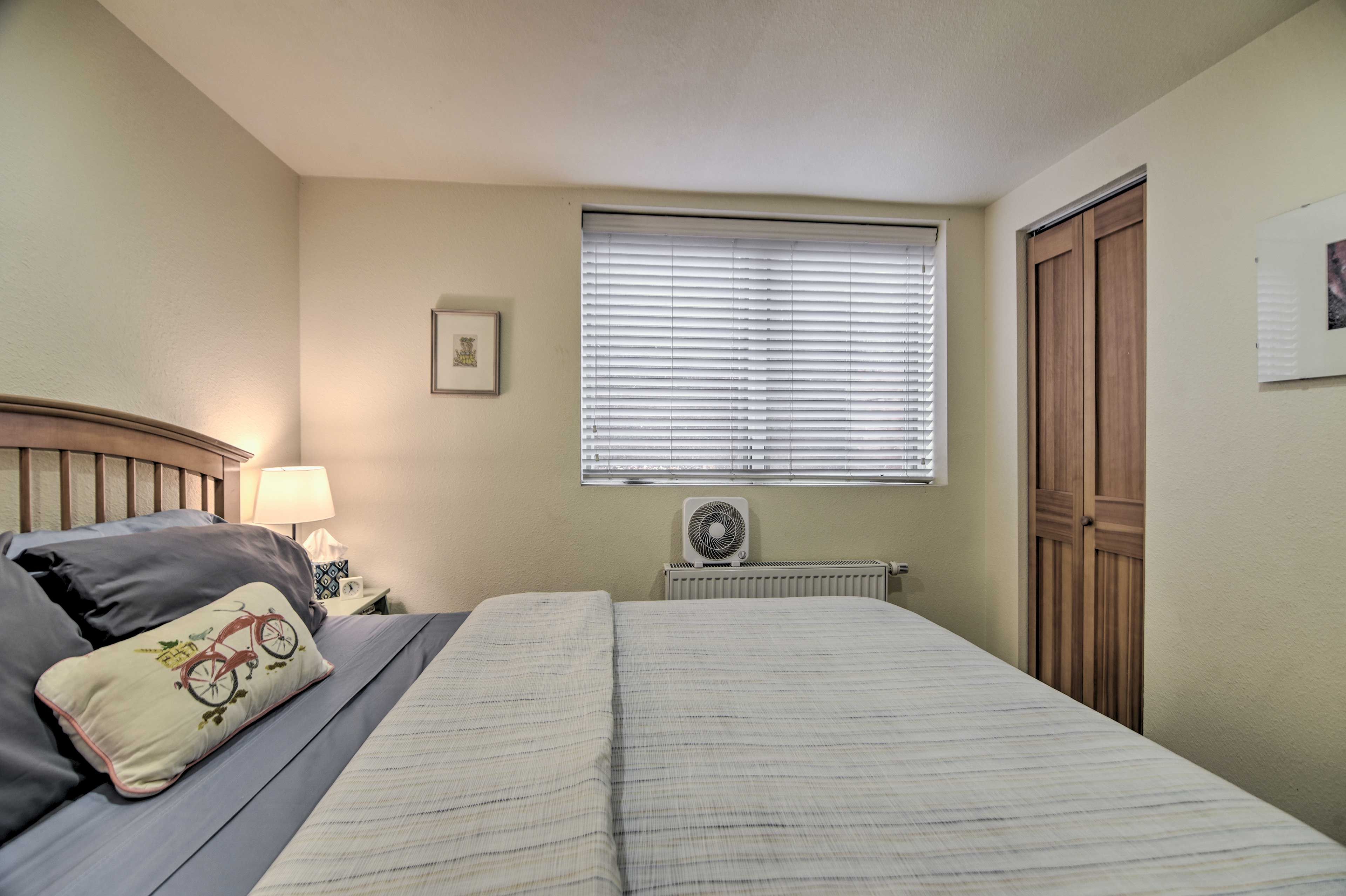 Bedroom 1 | Queen Bed