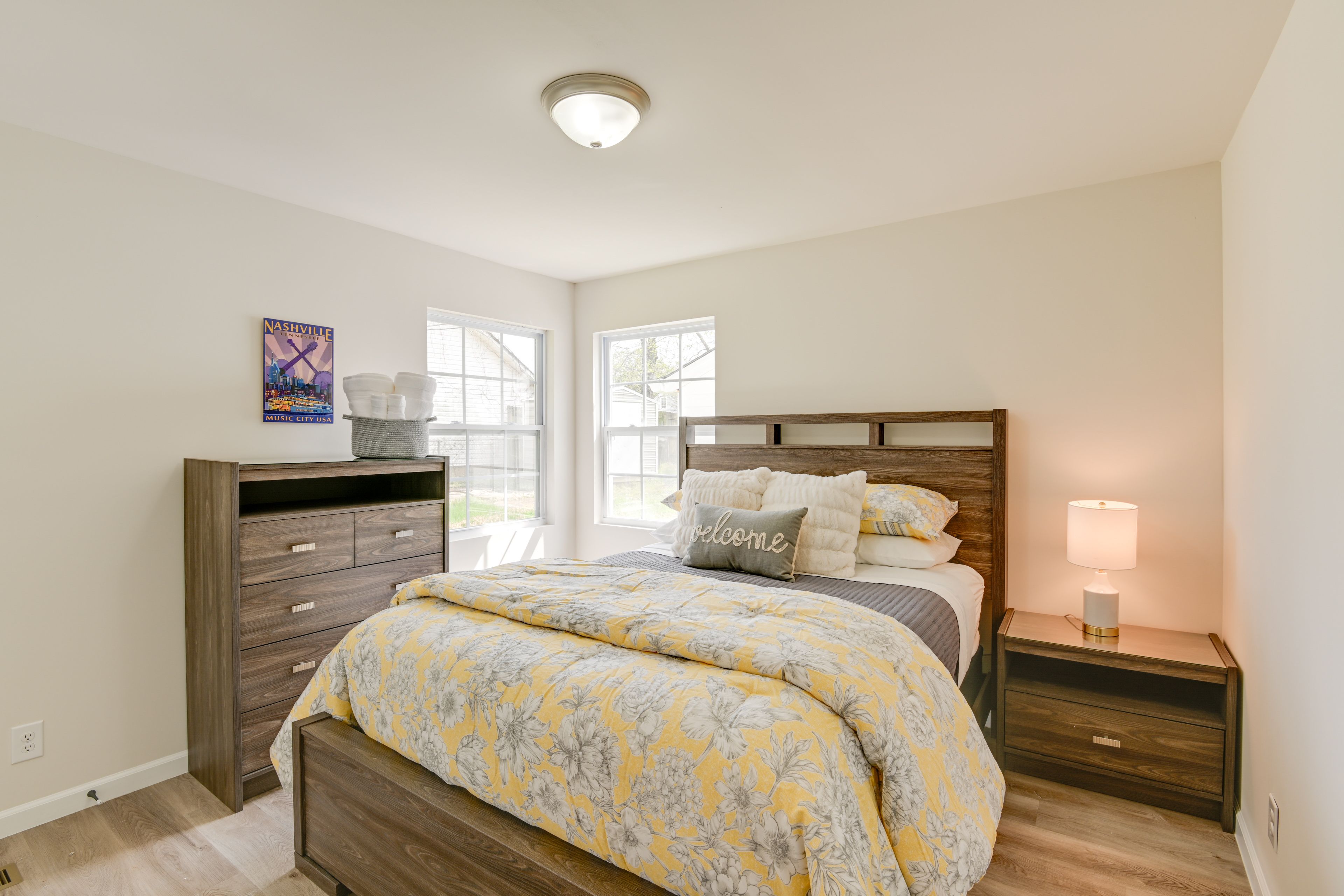 Bedroom 1 | Queen Bed