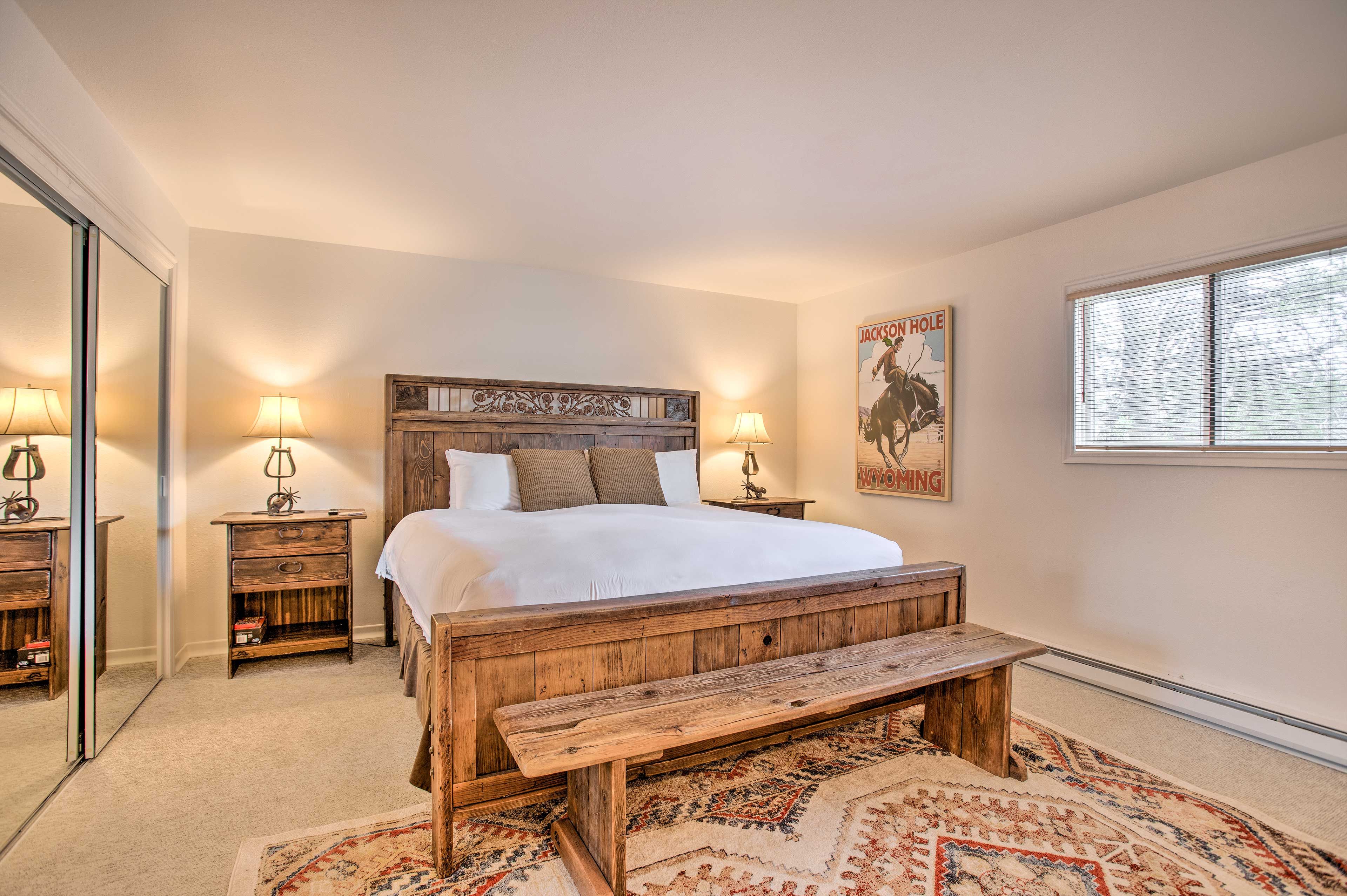Bedroom 1 | King Bed