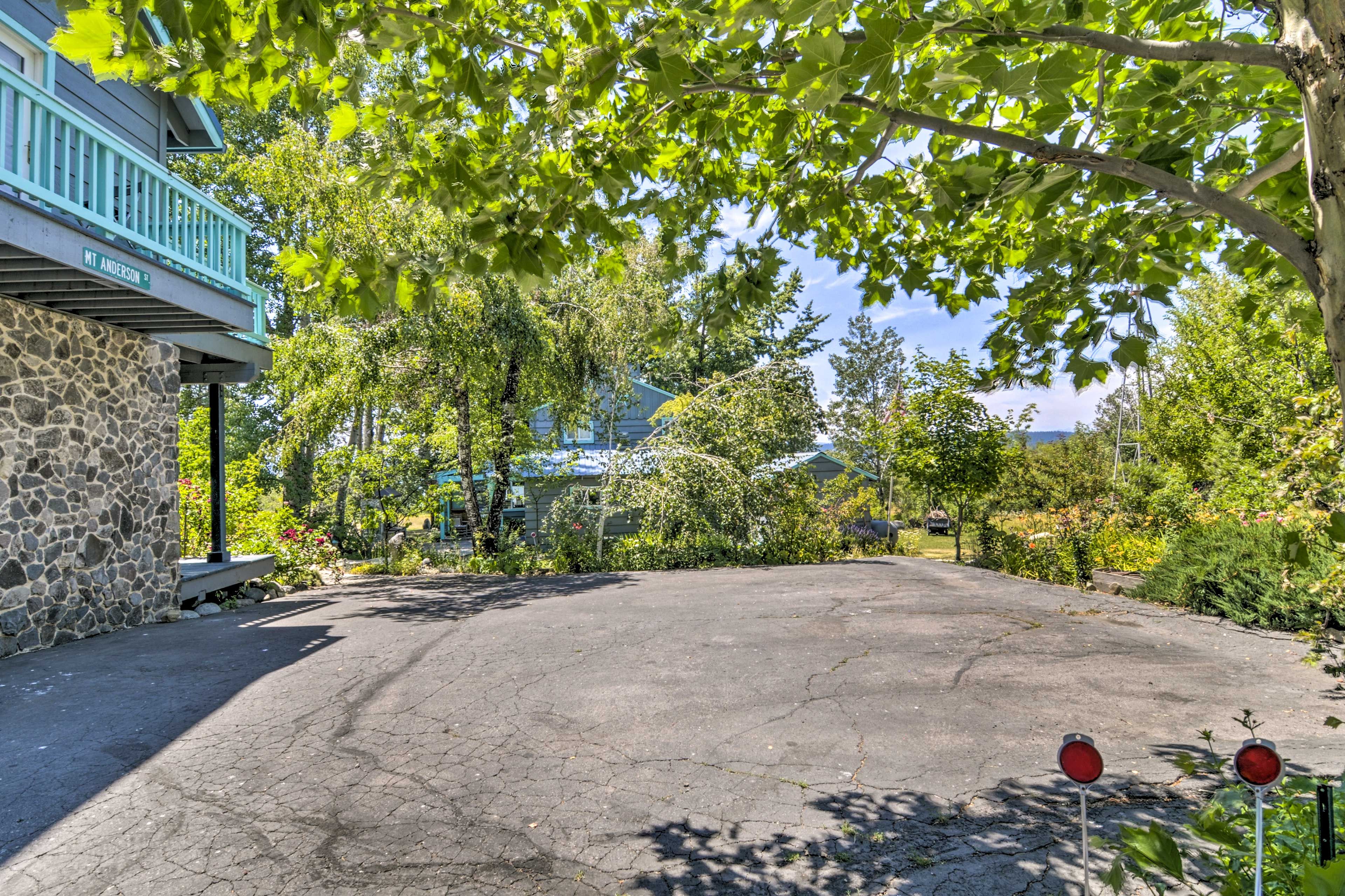 Parking | Driveway (4 Vehicles)