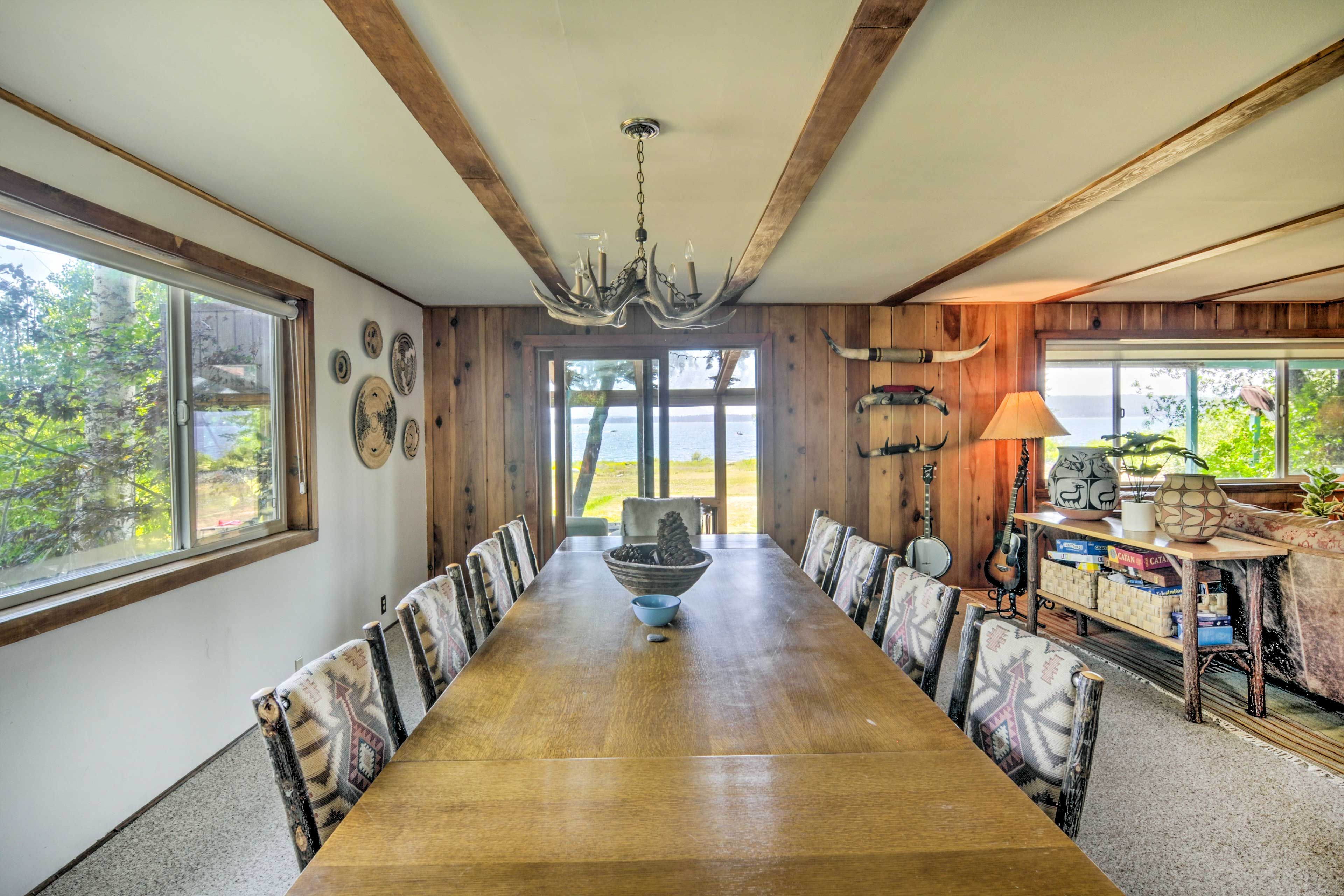 Dining Area | Dishware & Flatware Provided
