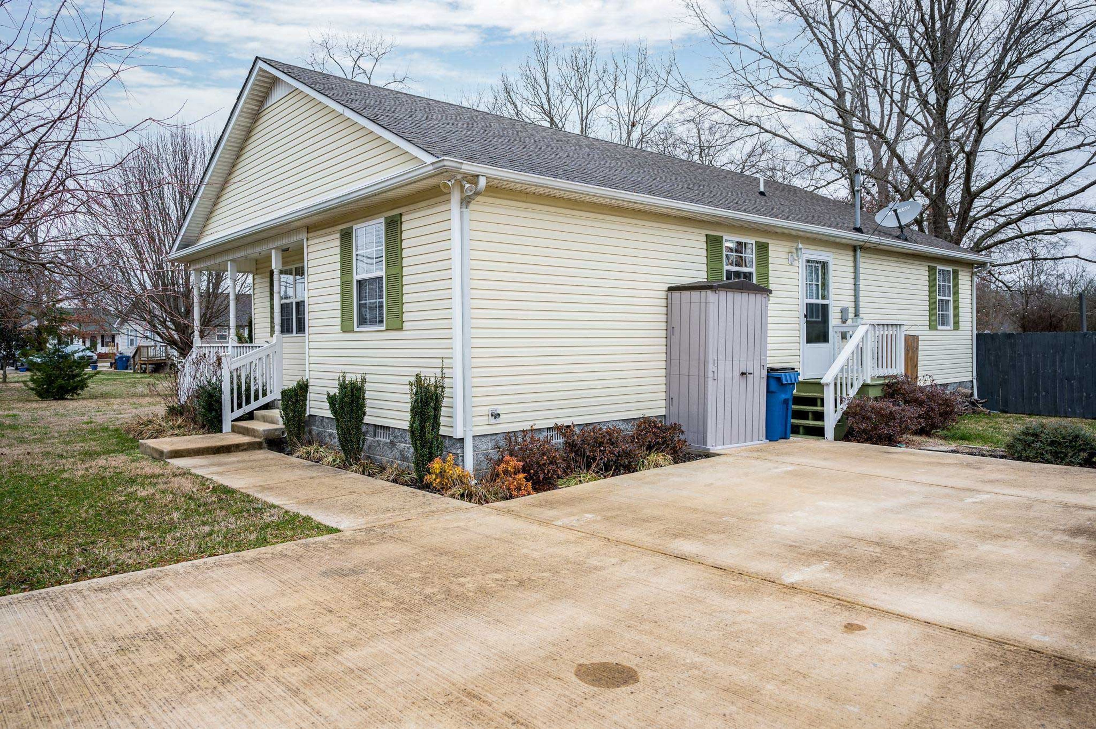 Parking | Driveway (4 Vehicles) | RV/Trailer Parking Allowed