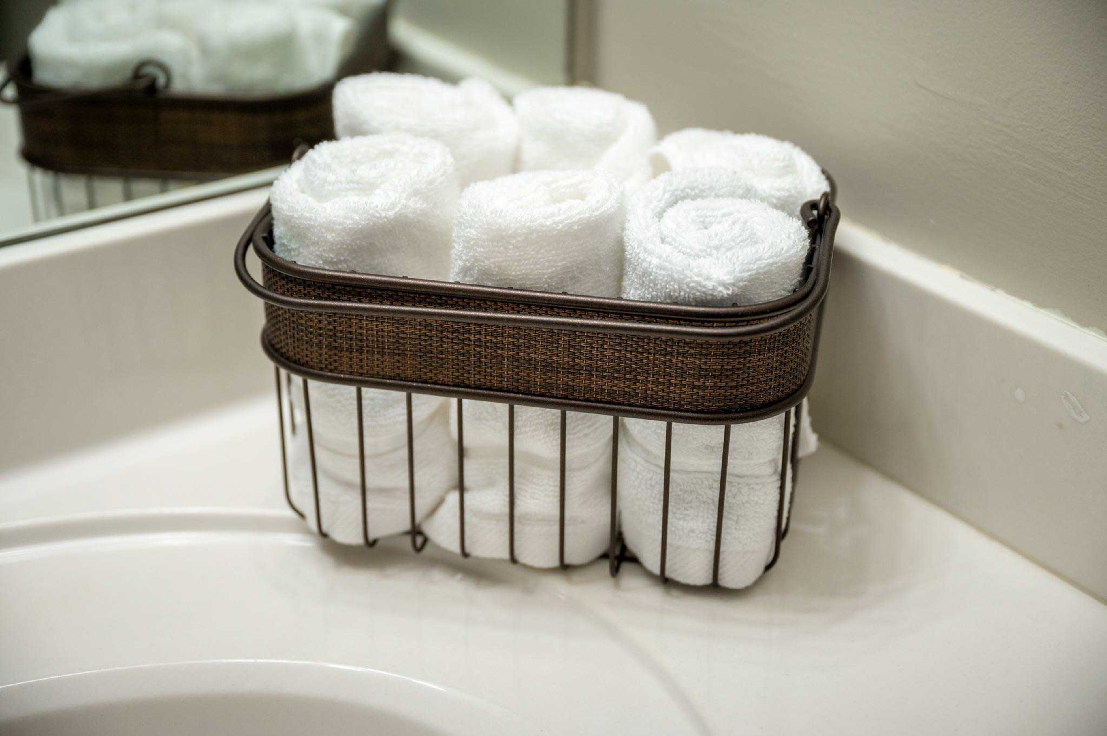 Full Bathroom | Towels Provided