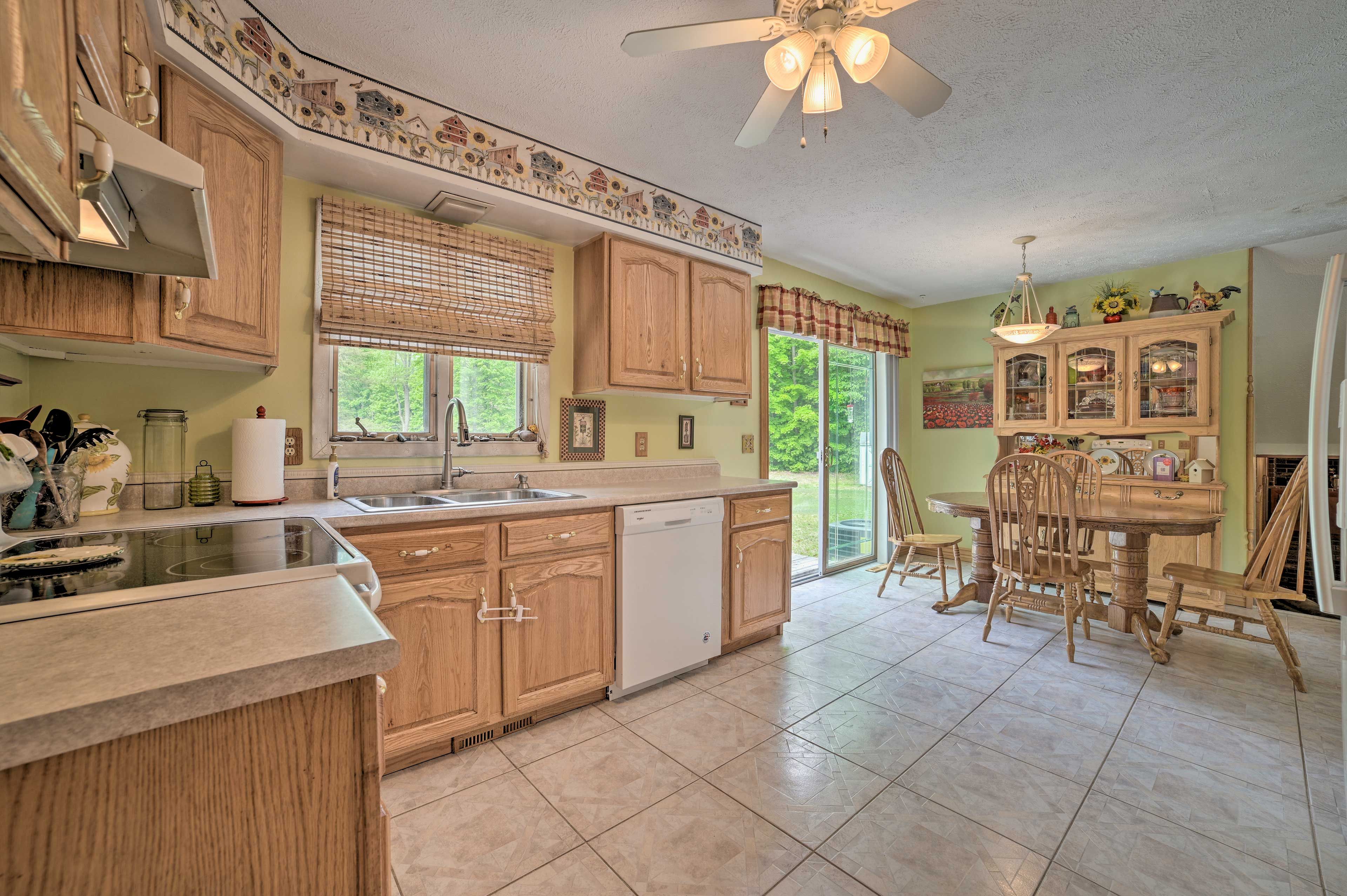 Kitchen | Main Level | Dishwasher | Coffee Maker | Blender | Toaster | Crockpot