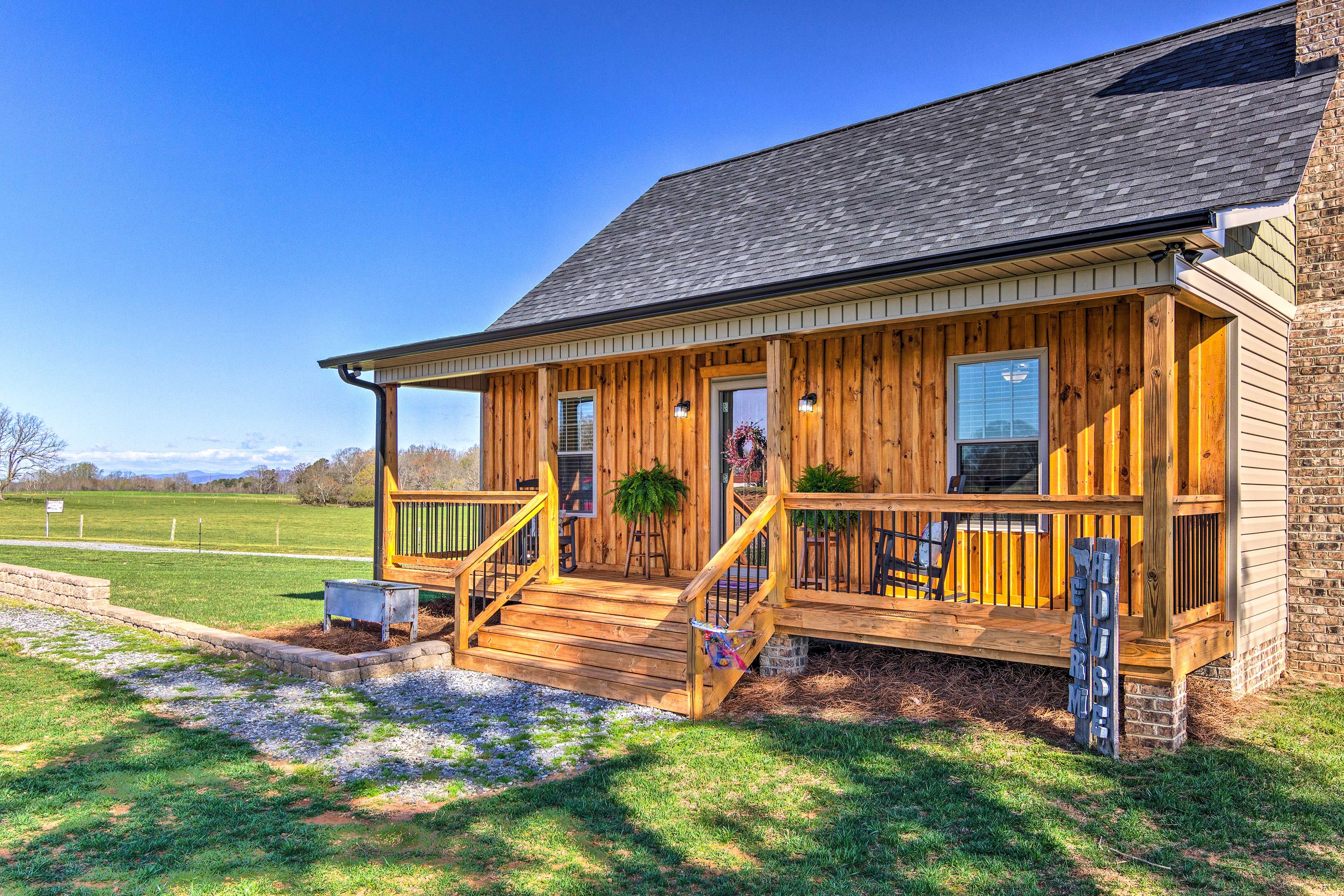 Lawndale Vacation Rental | 1BR | 1BA | 5 Entry Steps | 750 Sq Ft