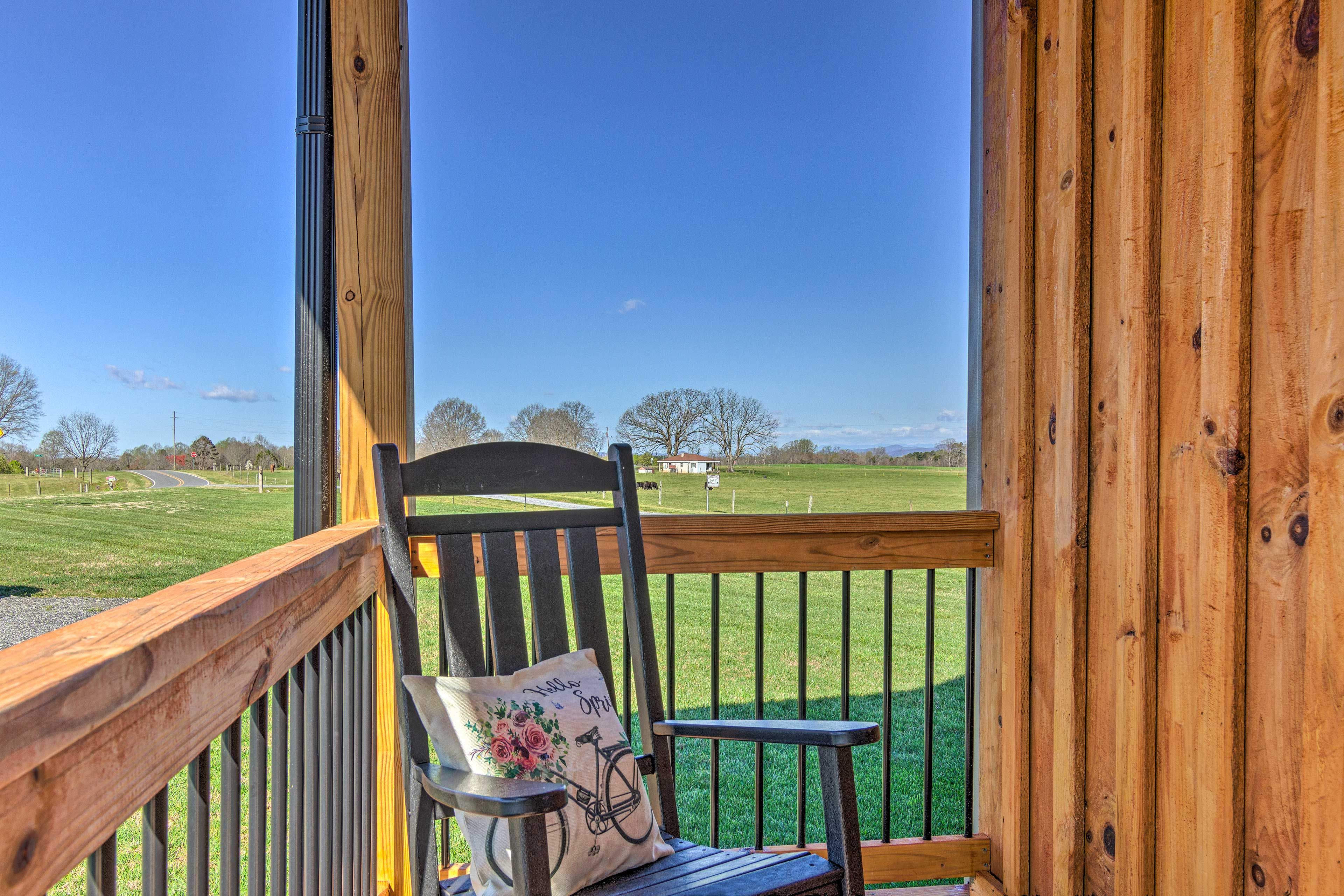 House Exterior | Furnished Porch