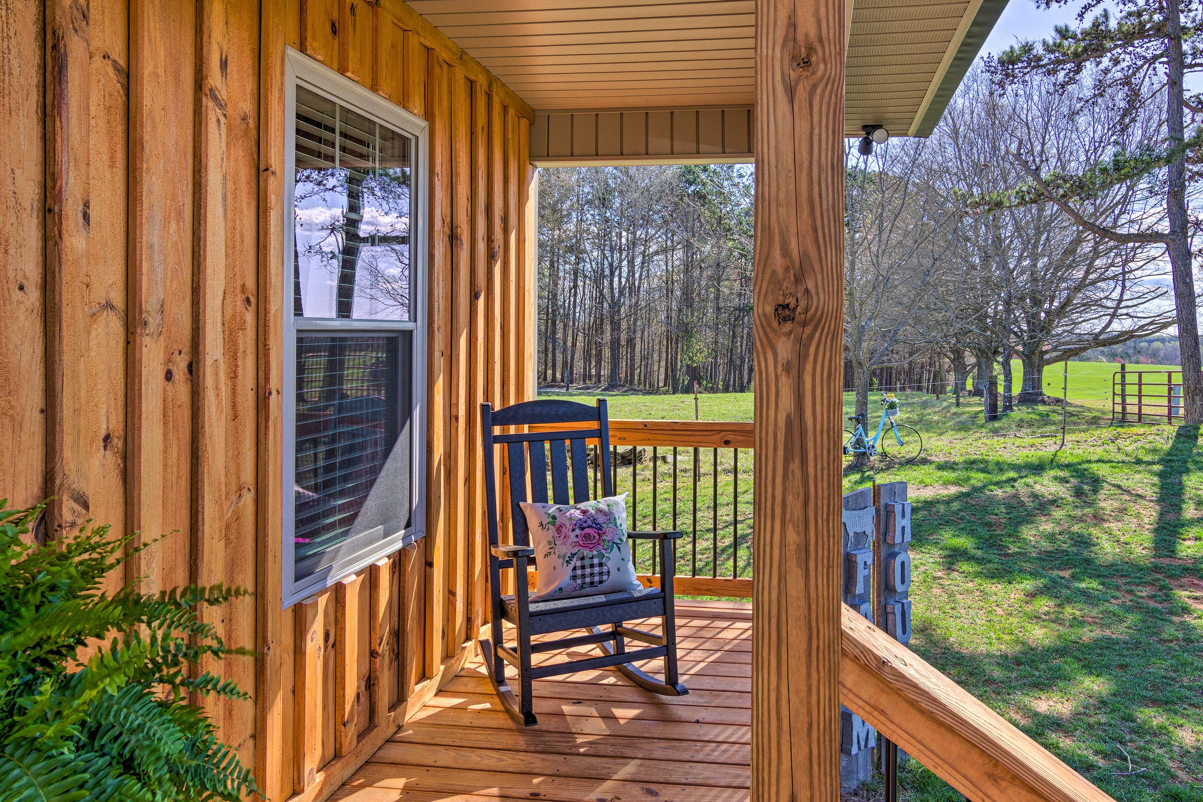House Exterior | Furnished Porch