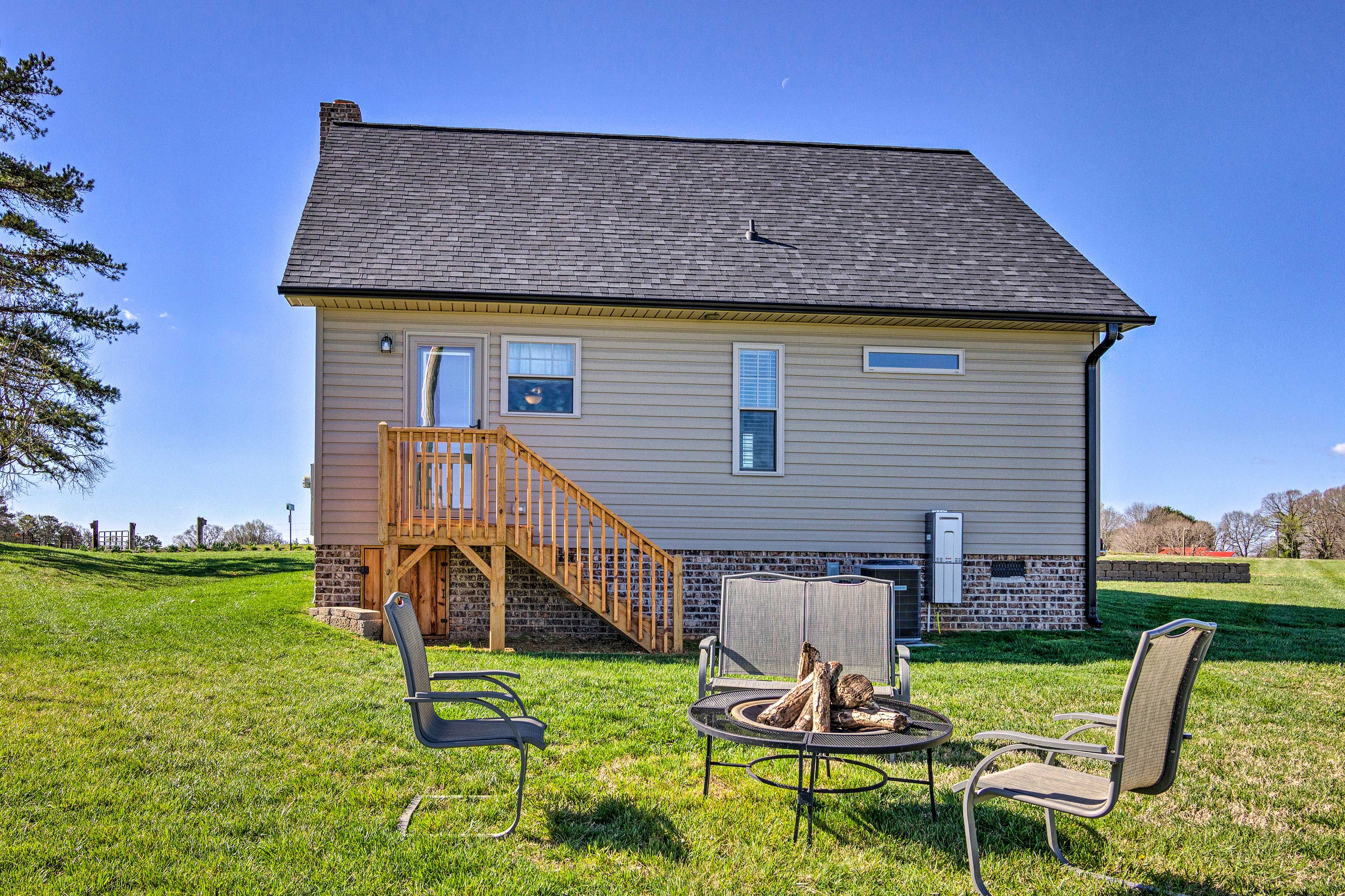 House Exterior | Private Yard | Portable Fire Pit