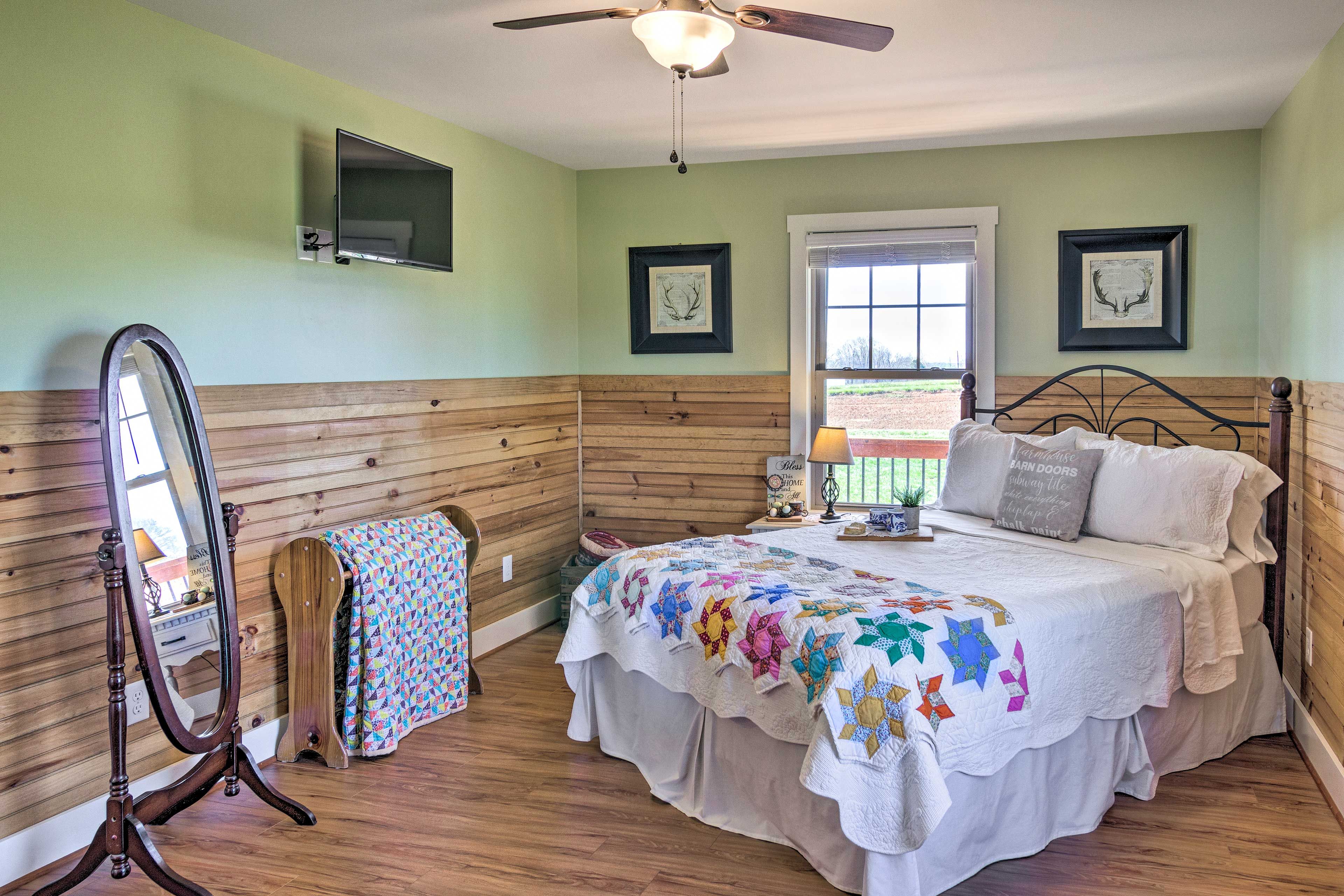 Bedroom | Queen Bed