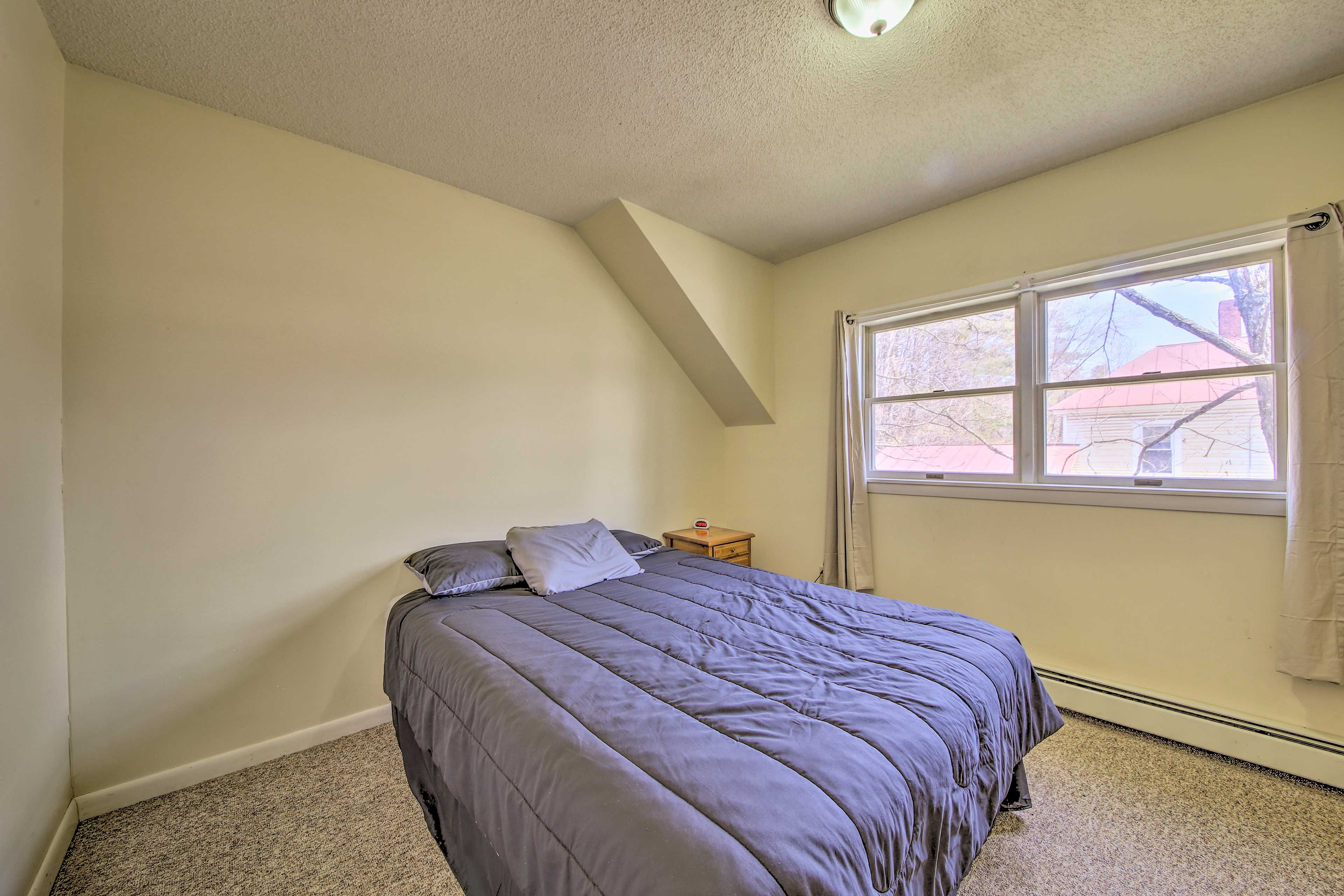 Bedroom | Queen Bed