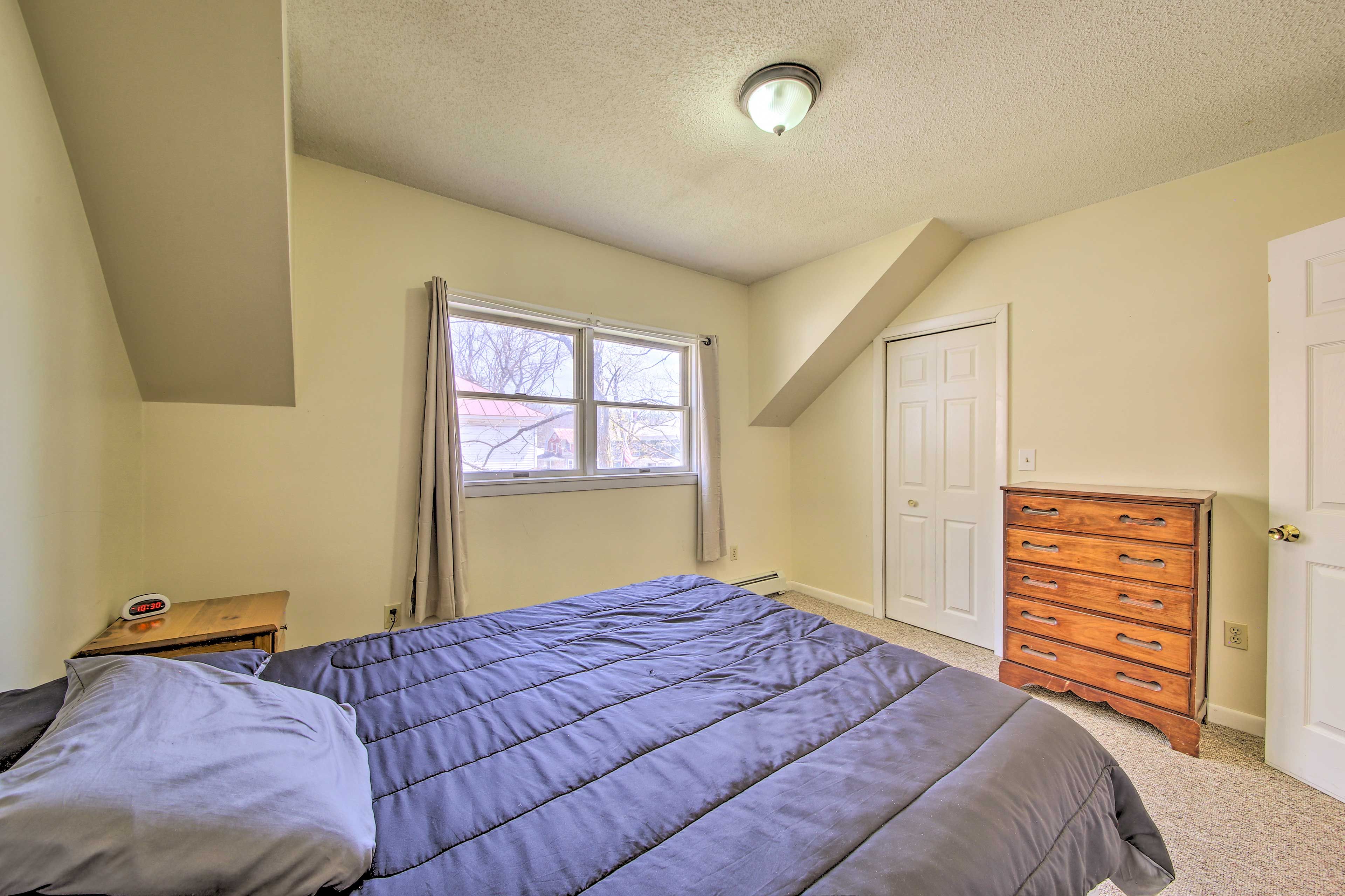 Bedroom | Linens & Towels Provided