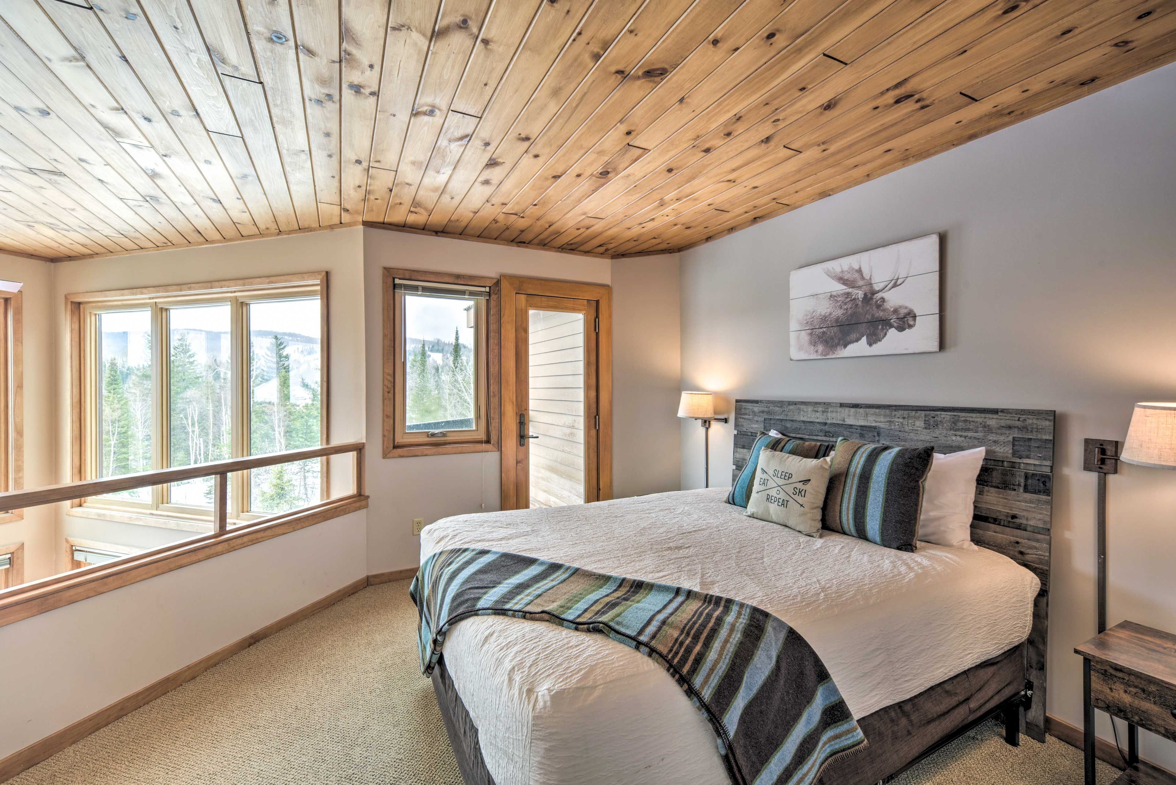 Bedroom 4 (Loft) | Queen Bed