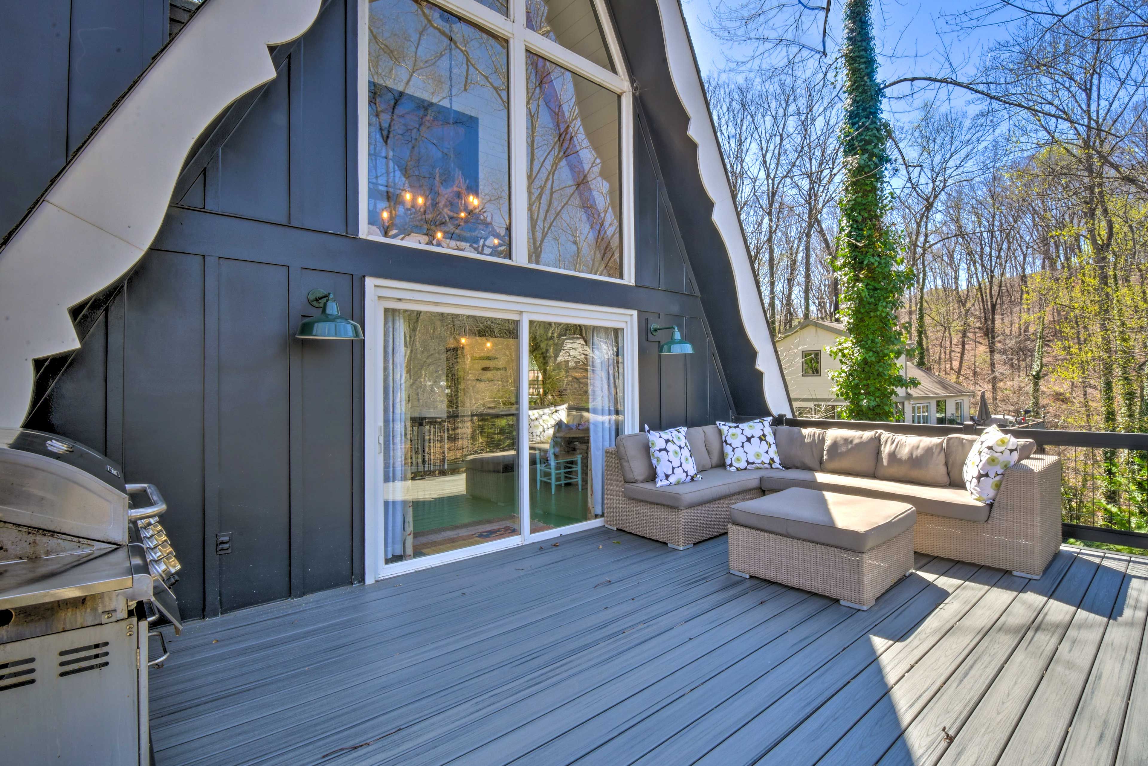 Private Balcony/Deck | Gas Grill | Lake Views