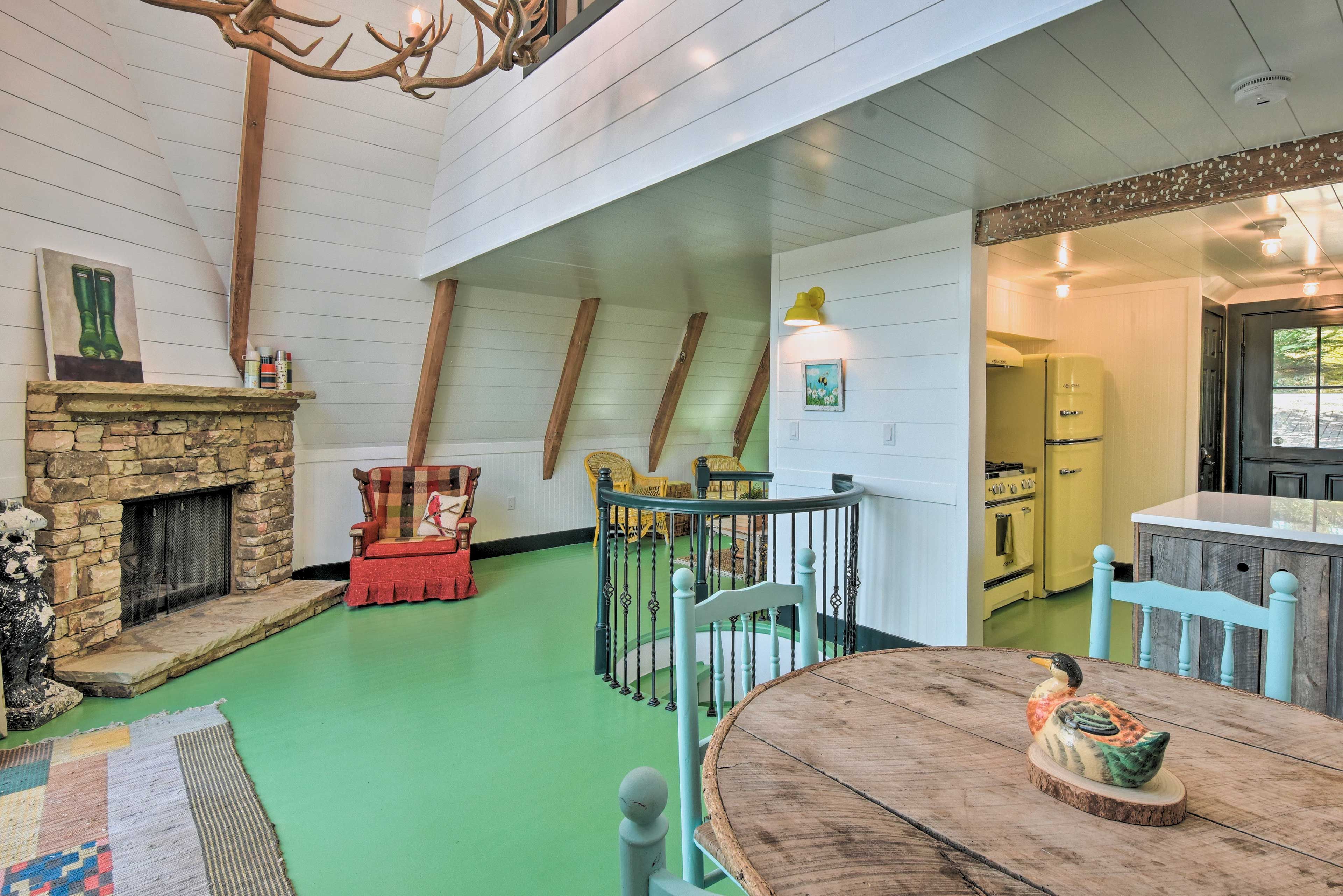 Dining Area | Main Level | Dishware/Flatware