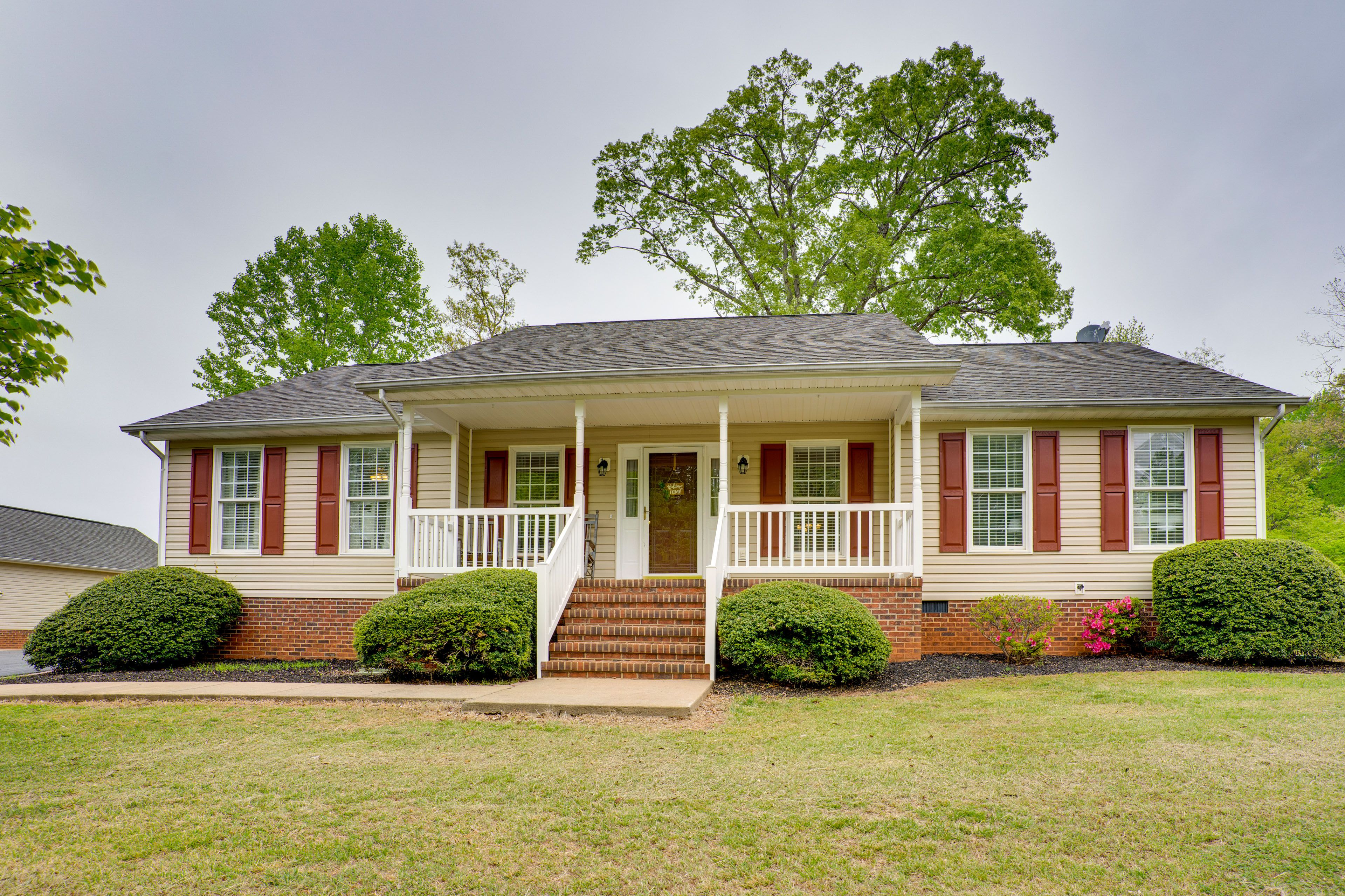 Mineral Vacation Rental | 3BR | 2BA | 1,576 Sq Ft | Stairs Required