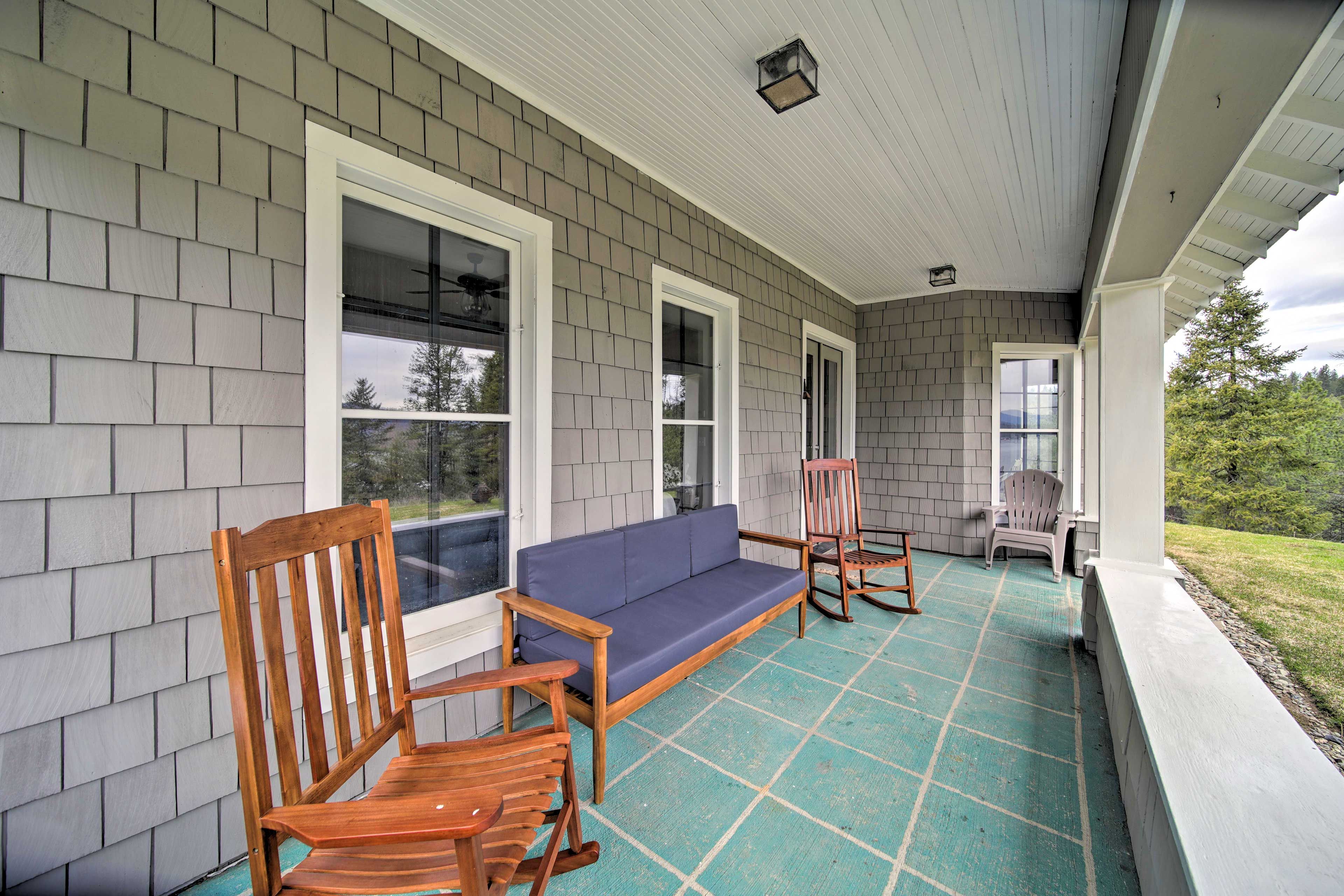 Furnished Porch