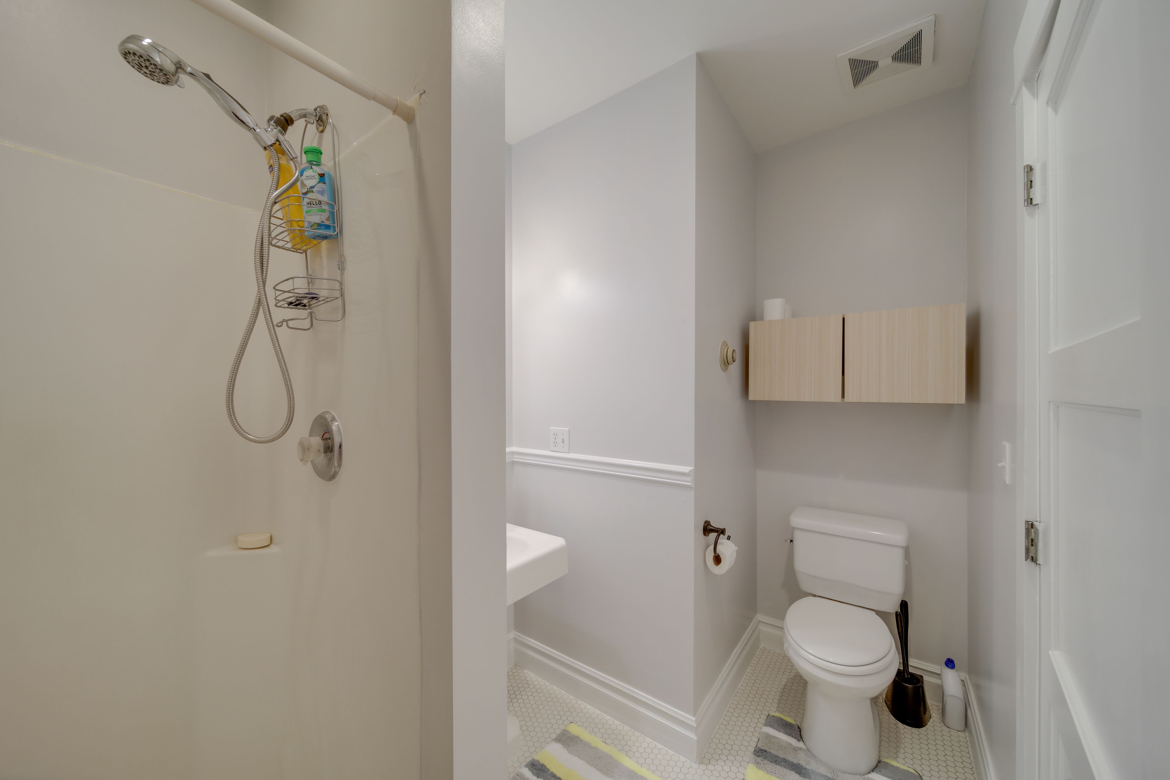 Full Bathroom | 2nd Floor