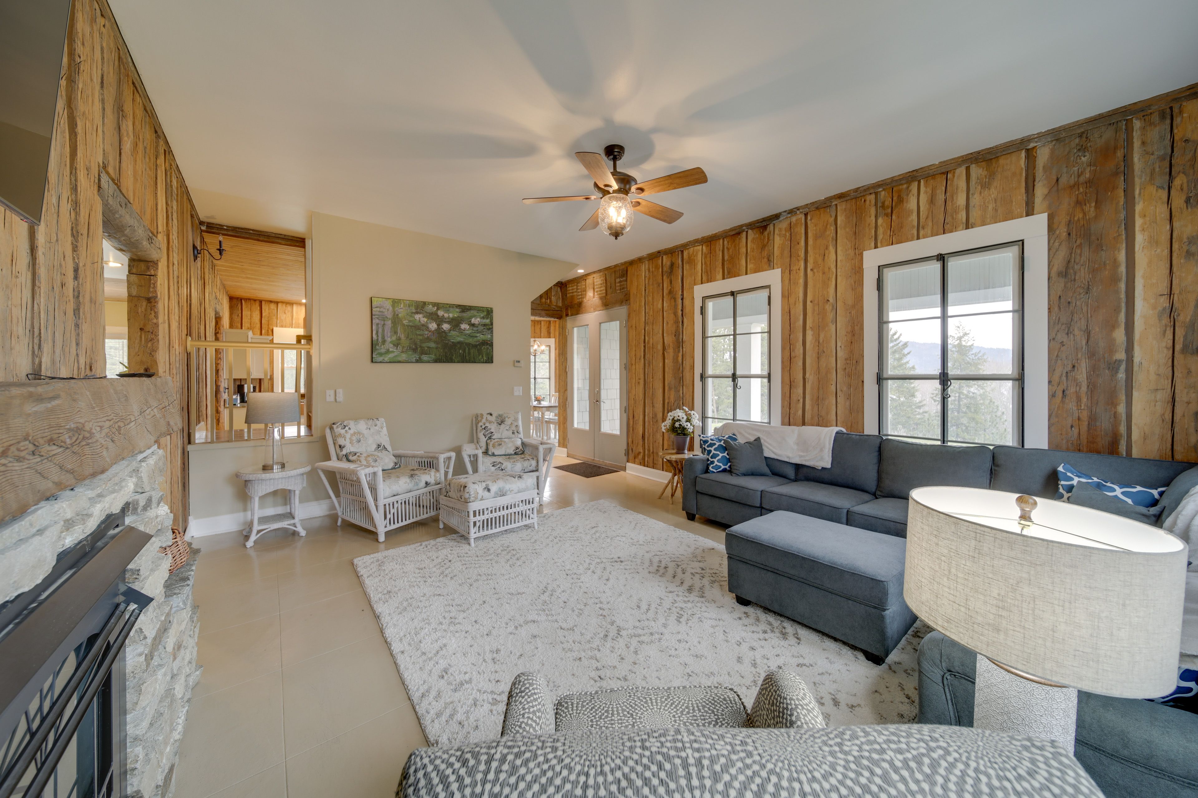 Living Room | 1st Floor | Sleeper Sofa | Free WiFi | Smart TV w/ Cable