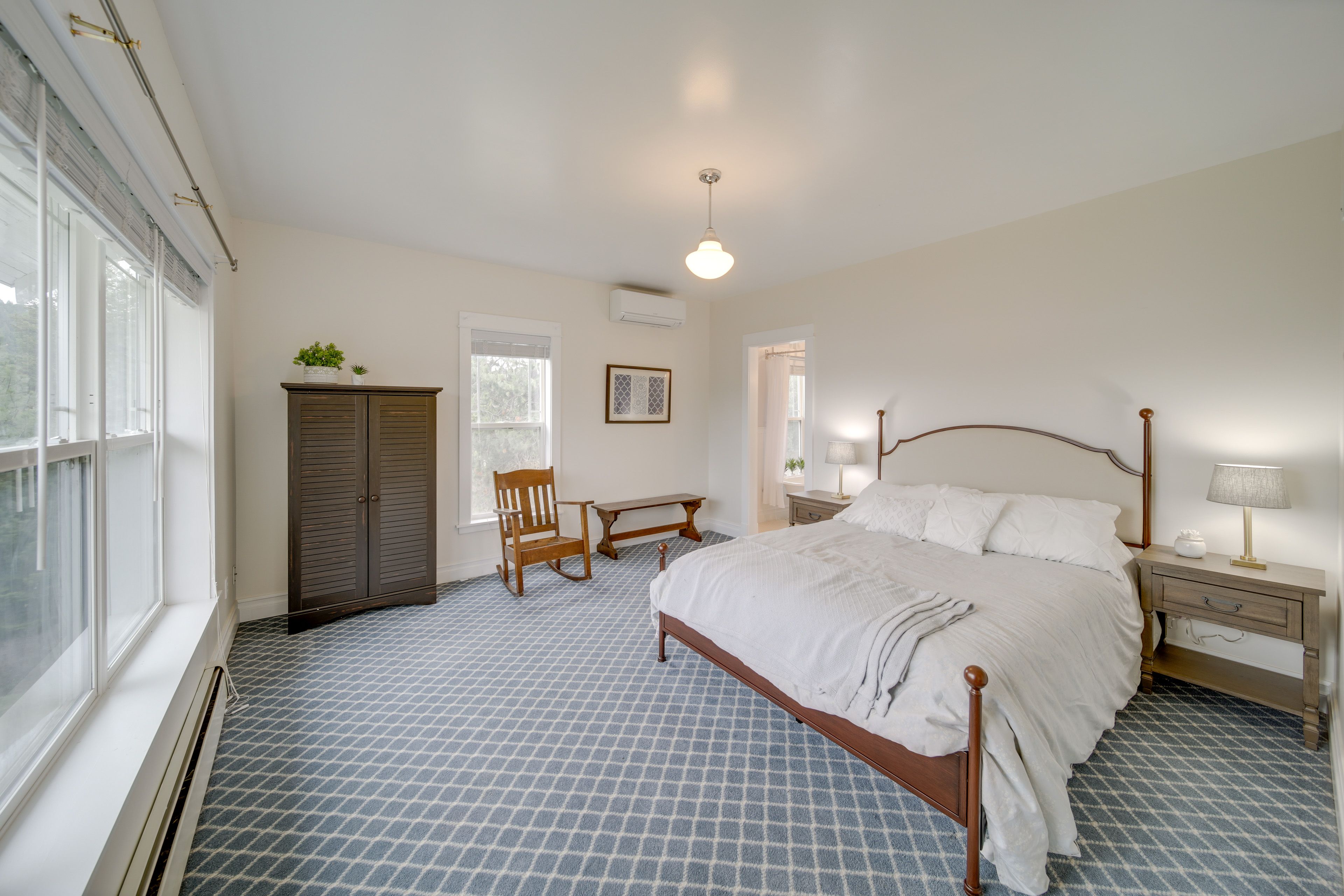 Bedroom 1 | Queen Bed | En-Suite Bathroom | Linens Provided | 2nd Floor