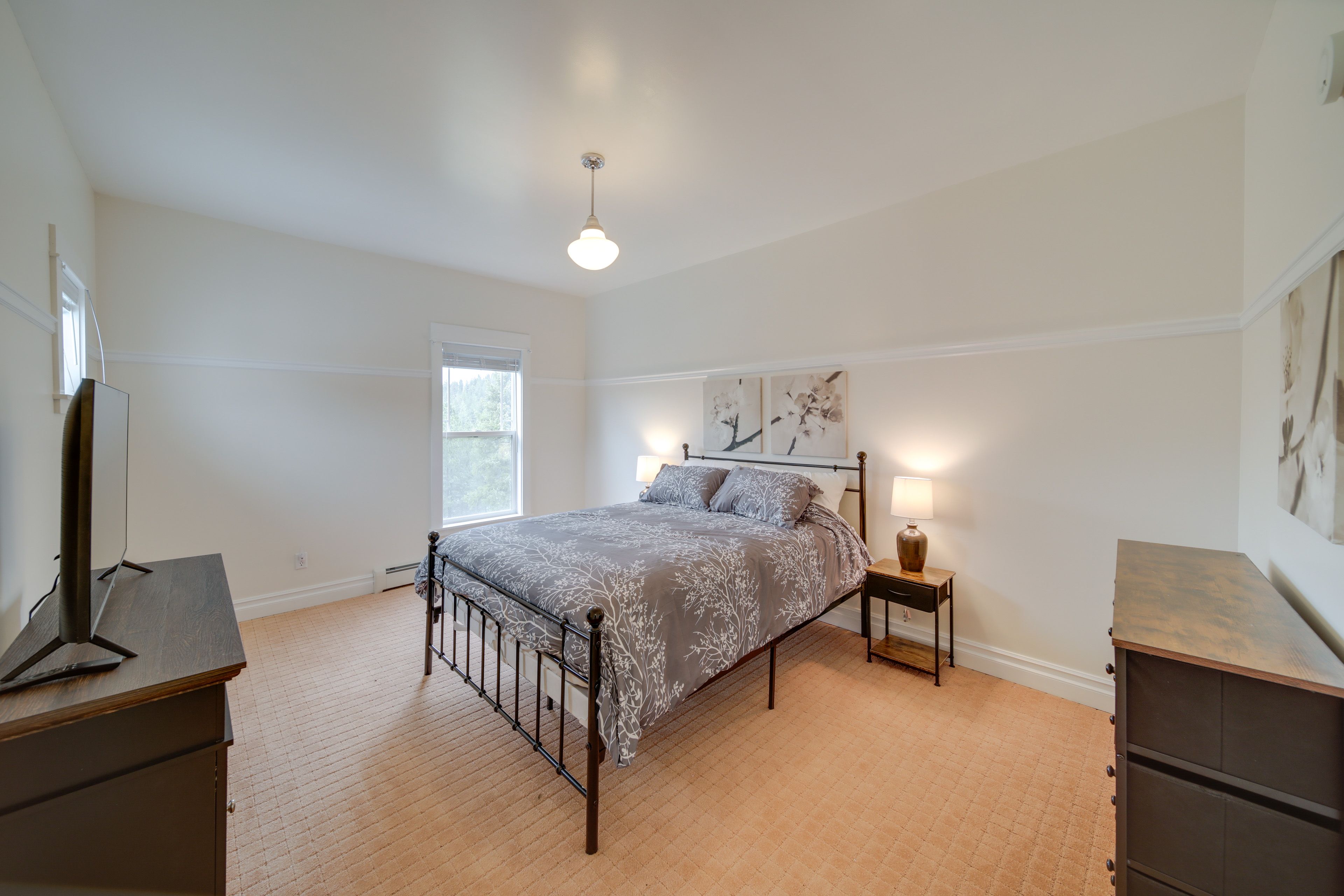 Bedroom 2 | Queen Bed | Smart TV w/ Cable | 2nd Floor