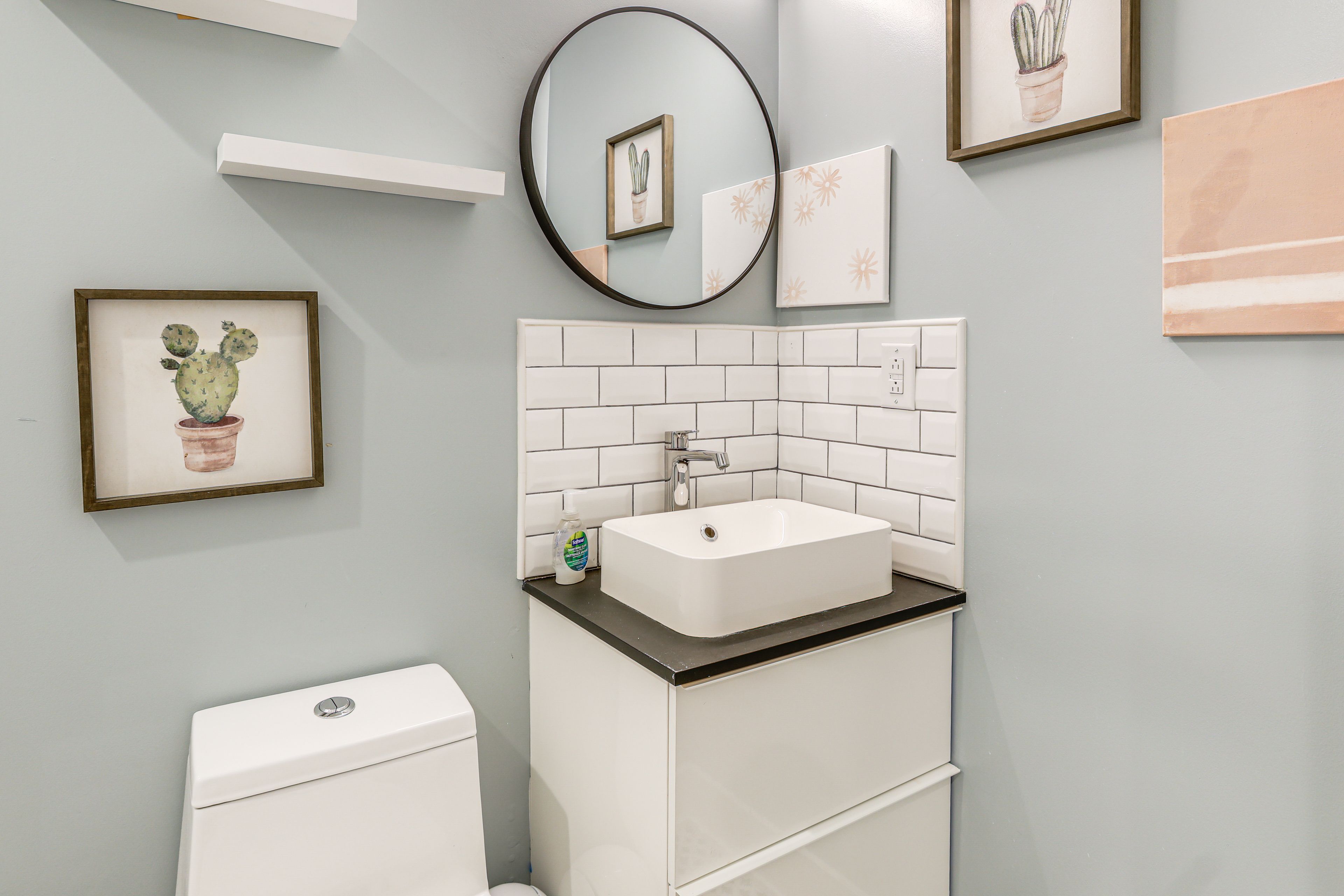 Full Bath | 2nd Floor