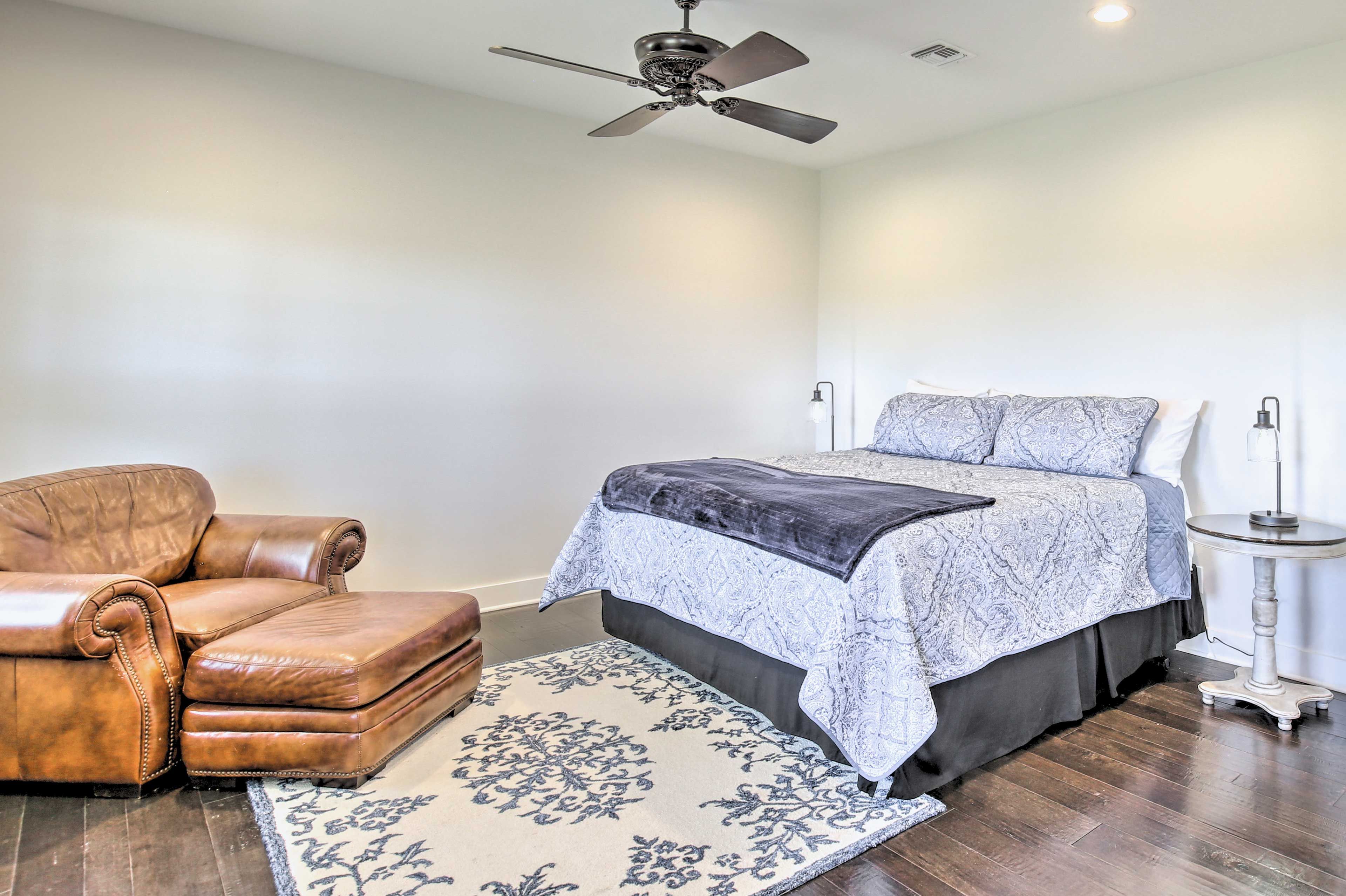 Bedroom 1 | King Bed