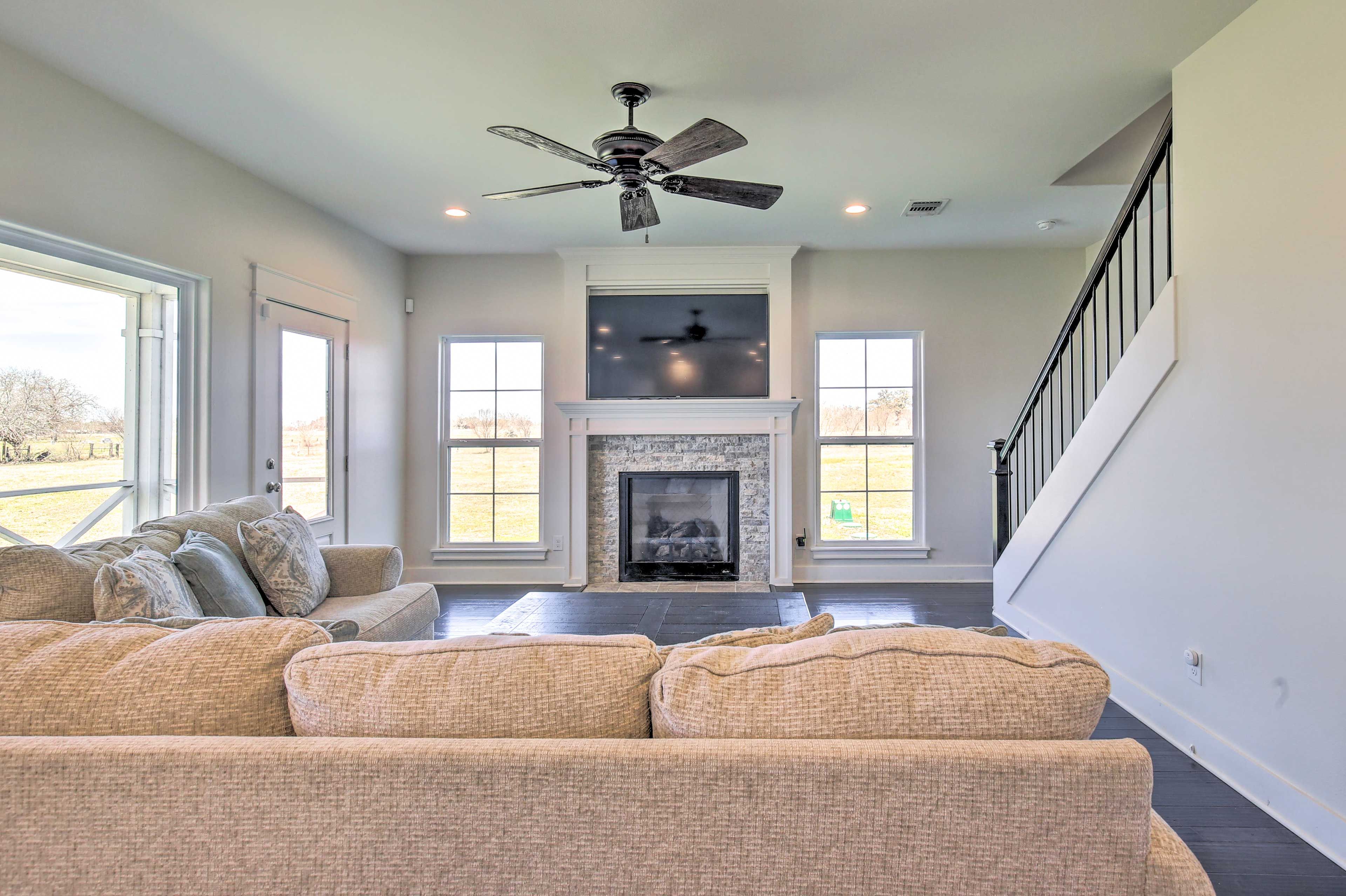 Living Room | Central A/C & Heat