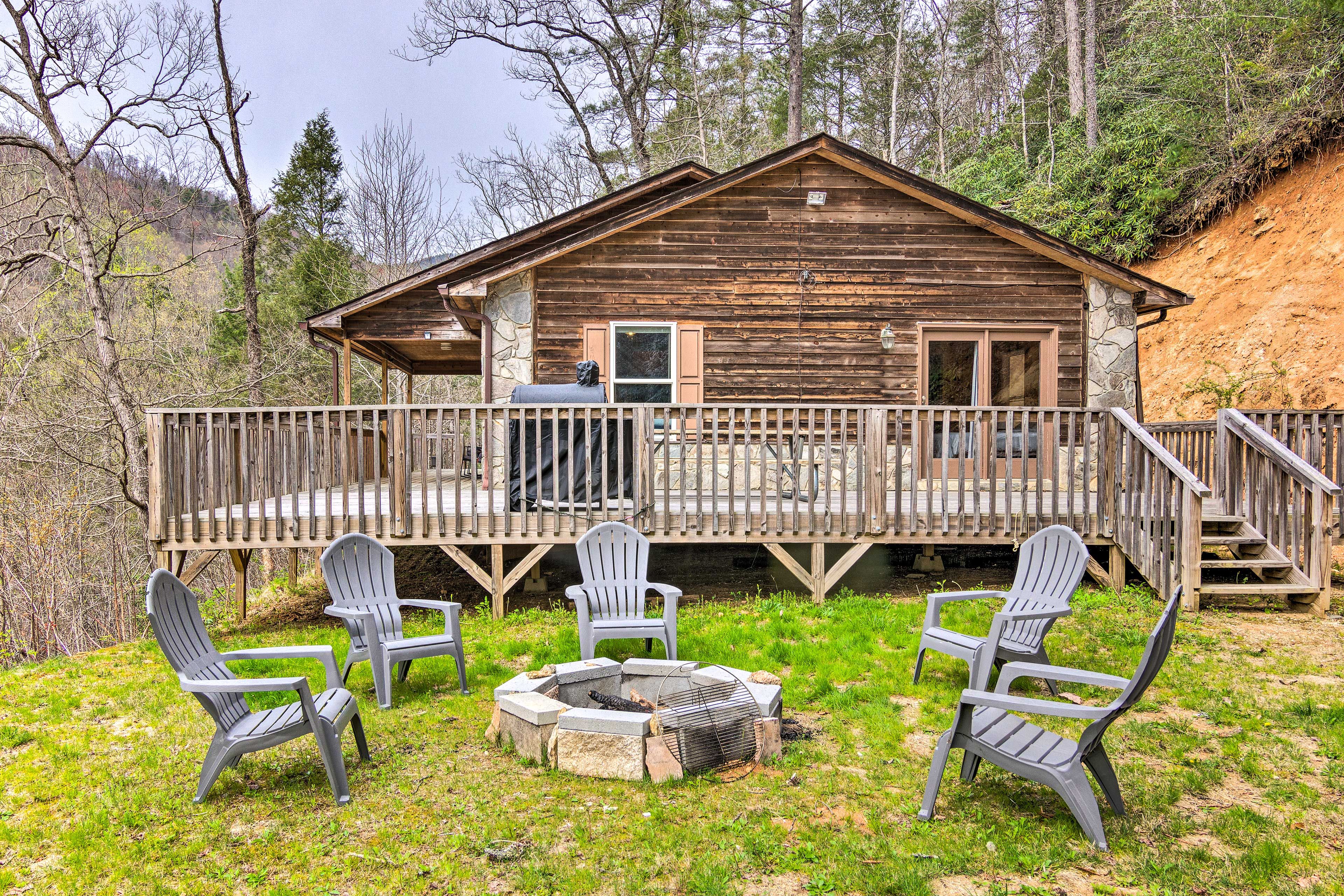 Yard | Fire Pit | Charcoal Grill