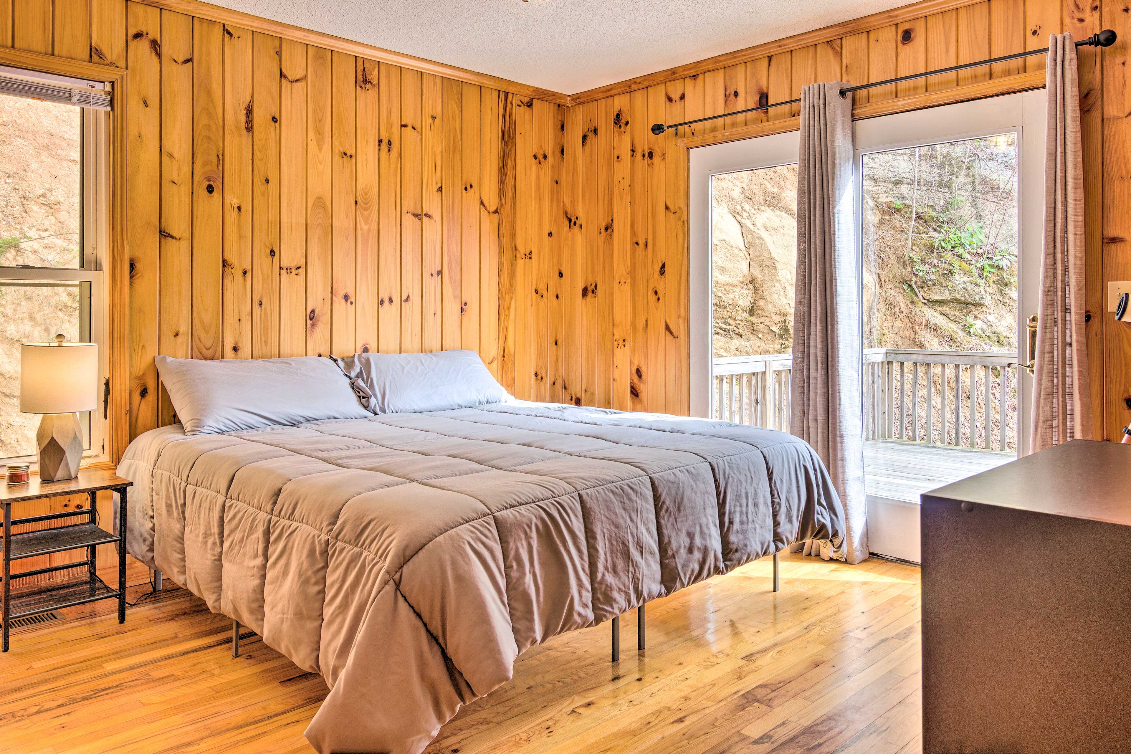 Bedroom 1 | Main Level | King Bed